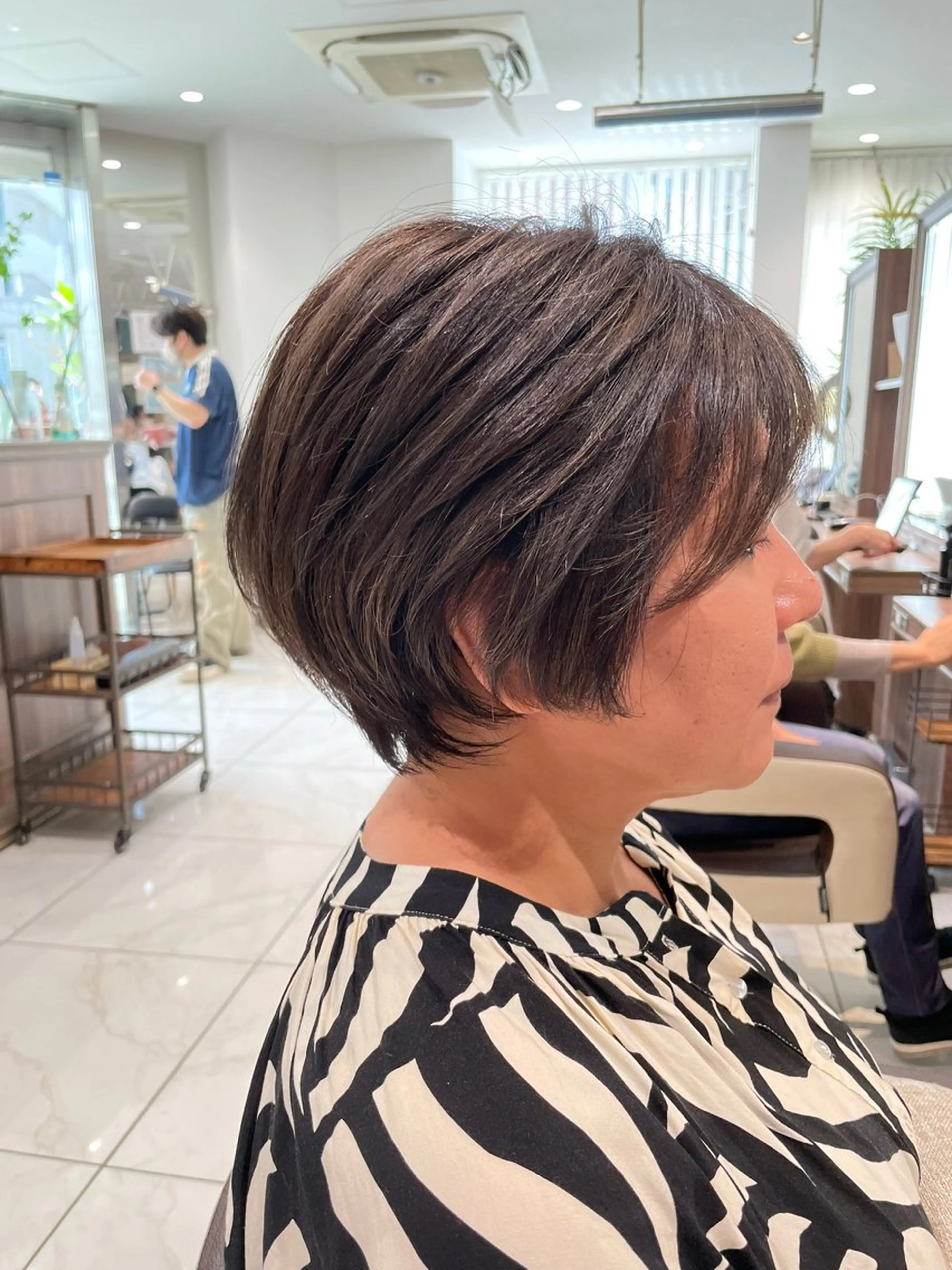 ショート カラー バレイヤージュ ハイライトカラー ハイライト レイヤーカット ショートヘア ヘアカラー 🇰🇷韓国ヘア★ 副店長.쿠리타⭐︎のヘアスタイル