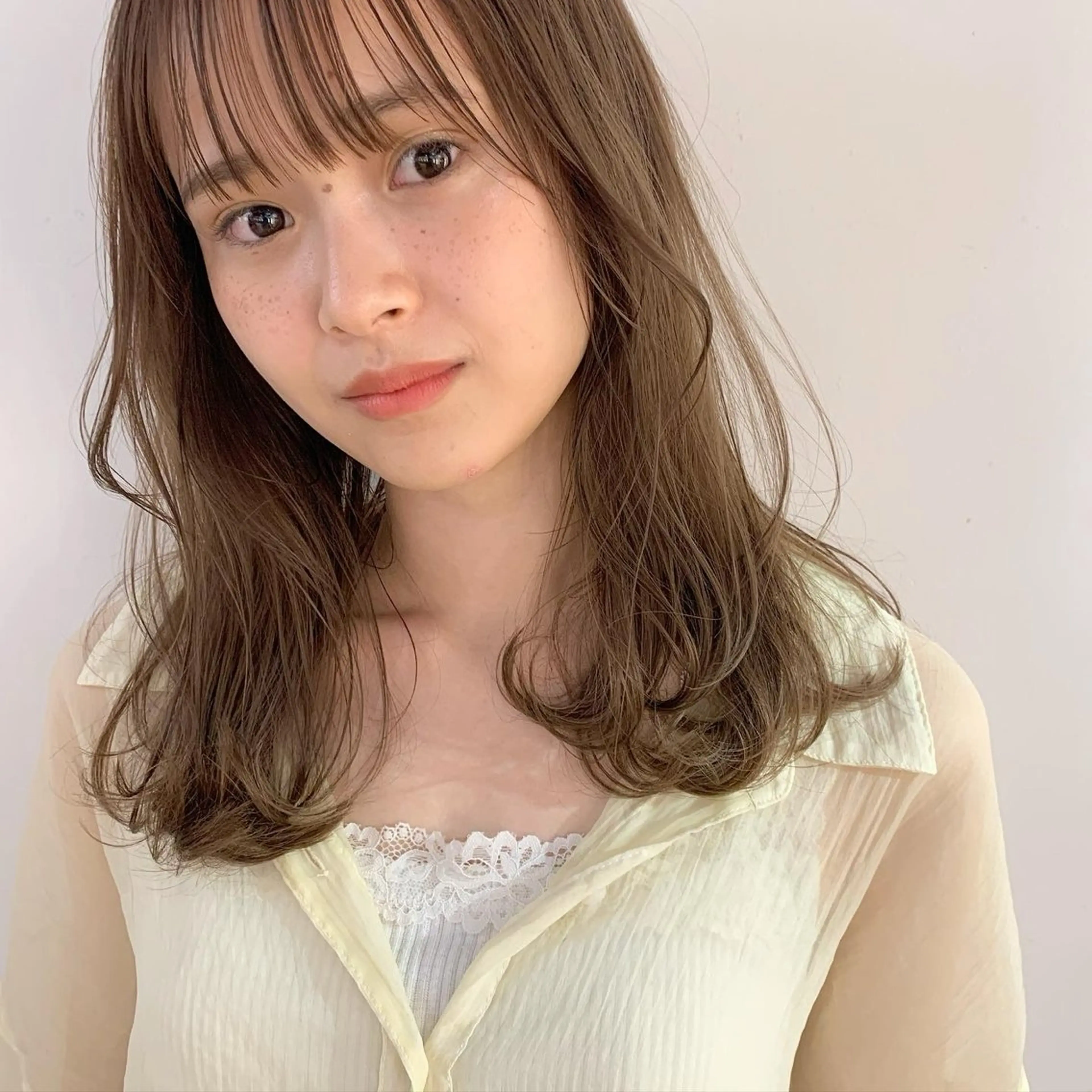 ミディアム レイヤーカット go today share salon表参道Polaris所属・オリーブベージュ きょうかのヘアスタイル