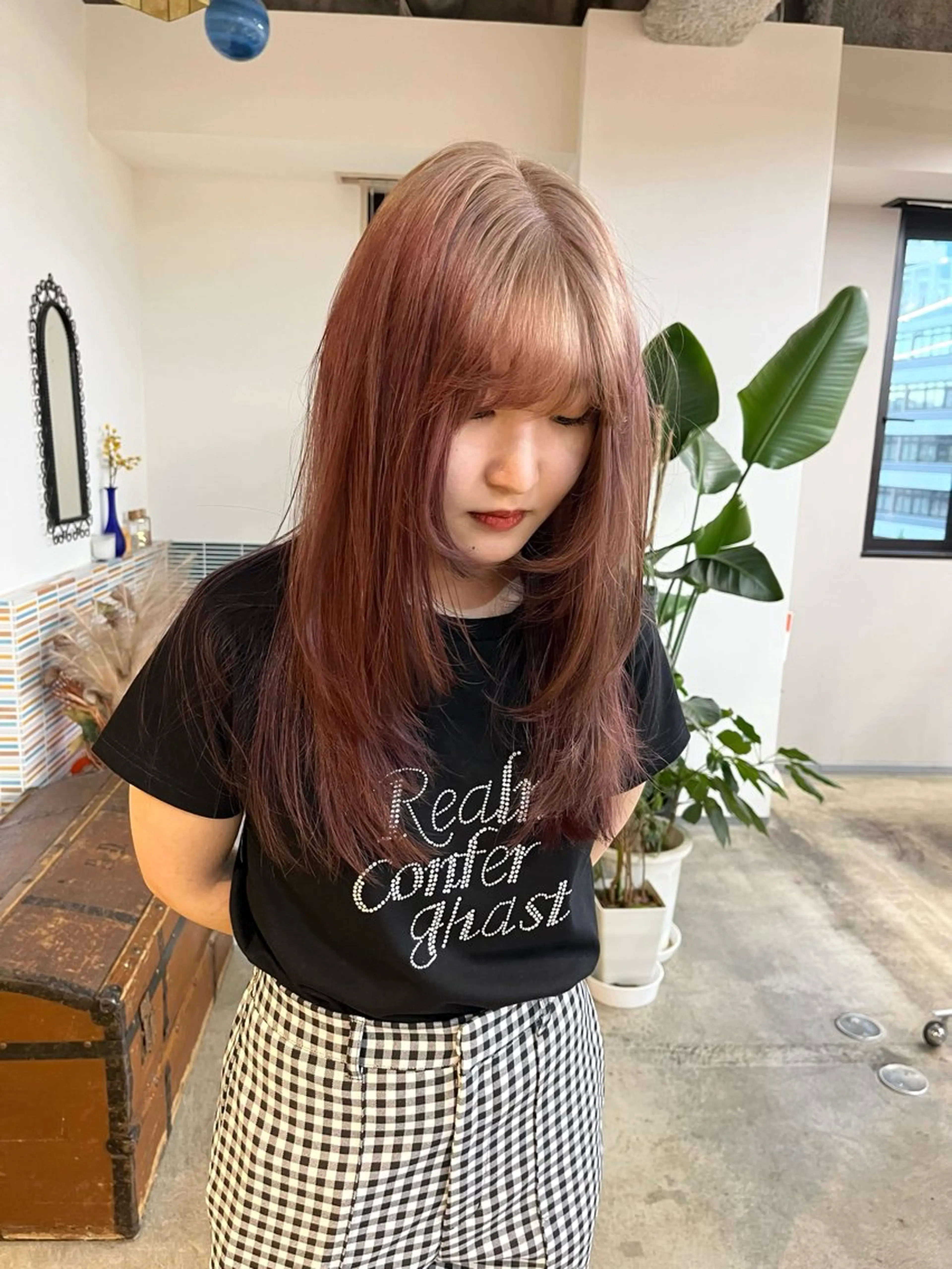 セミロング カラー ベージュカラー ブリーチ ピンクカラー ホワイトベージュ カット ヘアカラー トリートメント 🩷ハイトーン透明感 レイヤー🩷ユリカのヘアスタイル