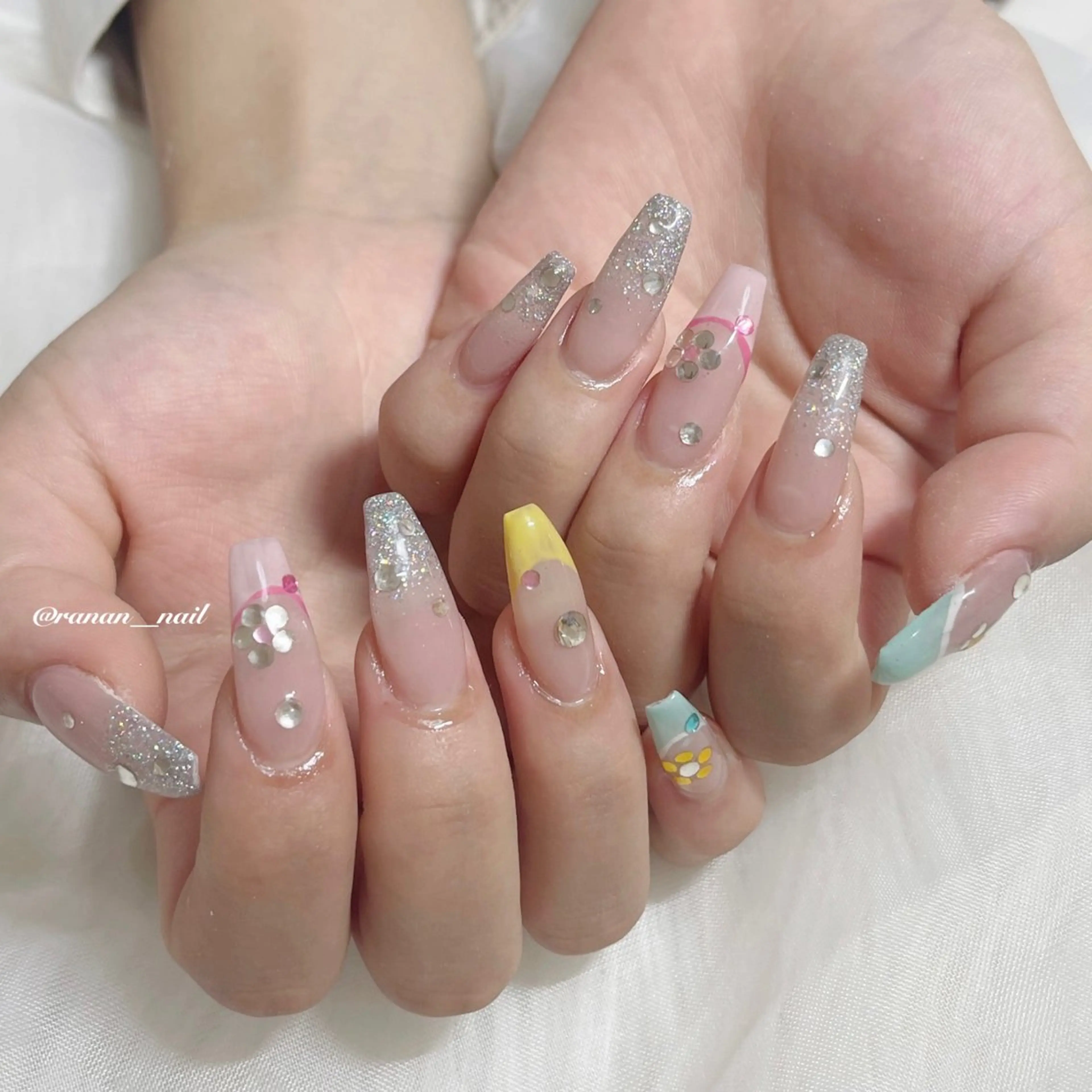 ネイル 持ち込み 𝓇𝒶𝓃𝒶𝓃 𝓃𝒶𝒾𝓁のネイルデザイン