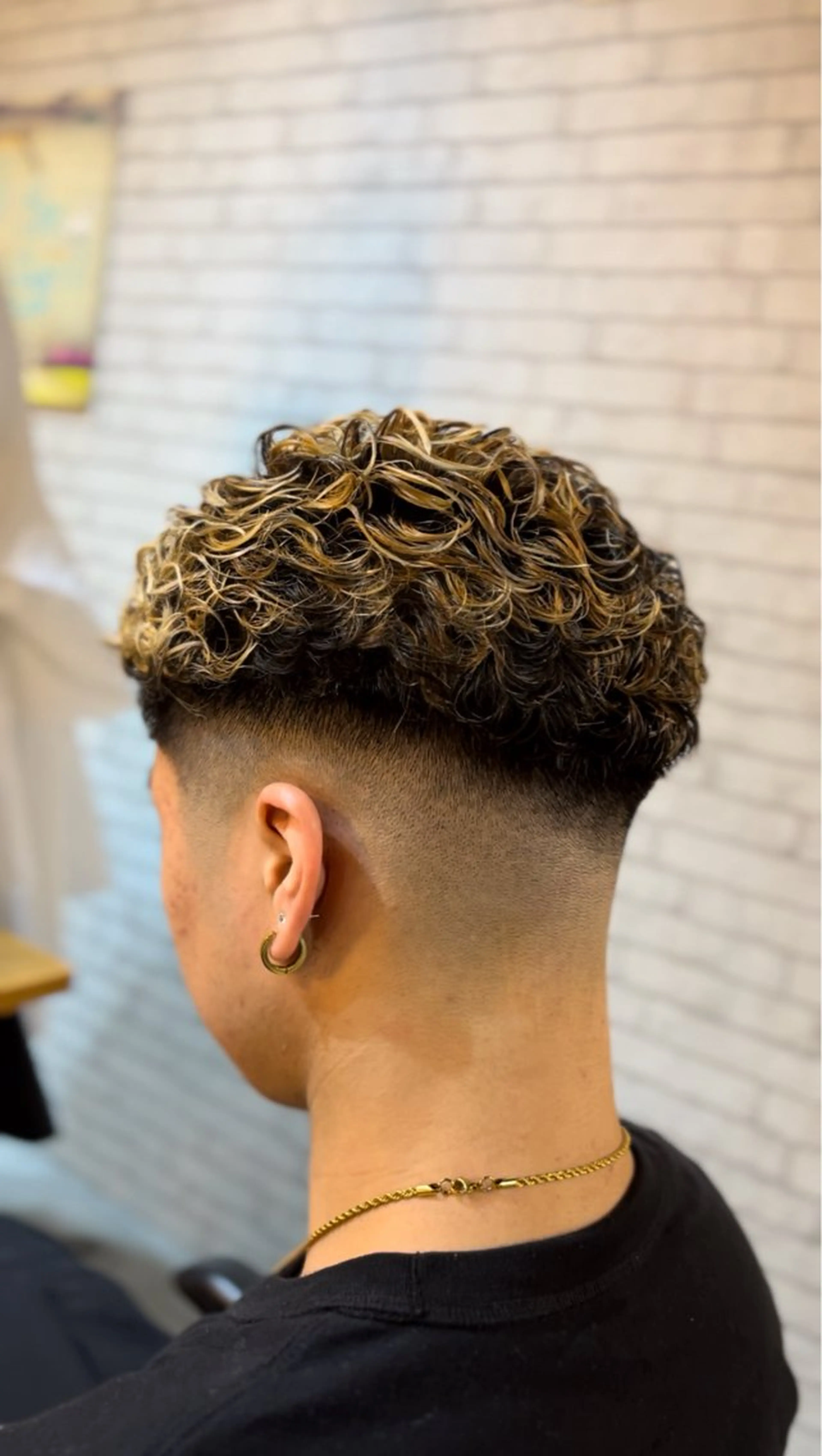 ショート カラー パーマ メンズ フェードカット メンズパーマ カット ヘアカラー パーマ 海外風メンズ🇺🇸 💈N.Yuto💈のヘアスタイル