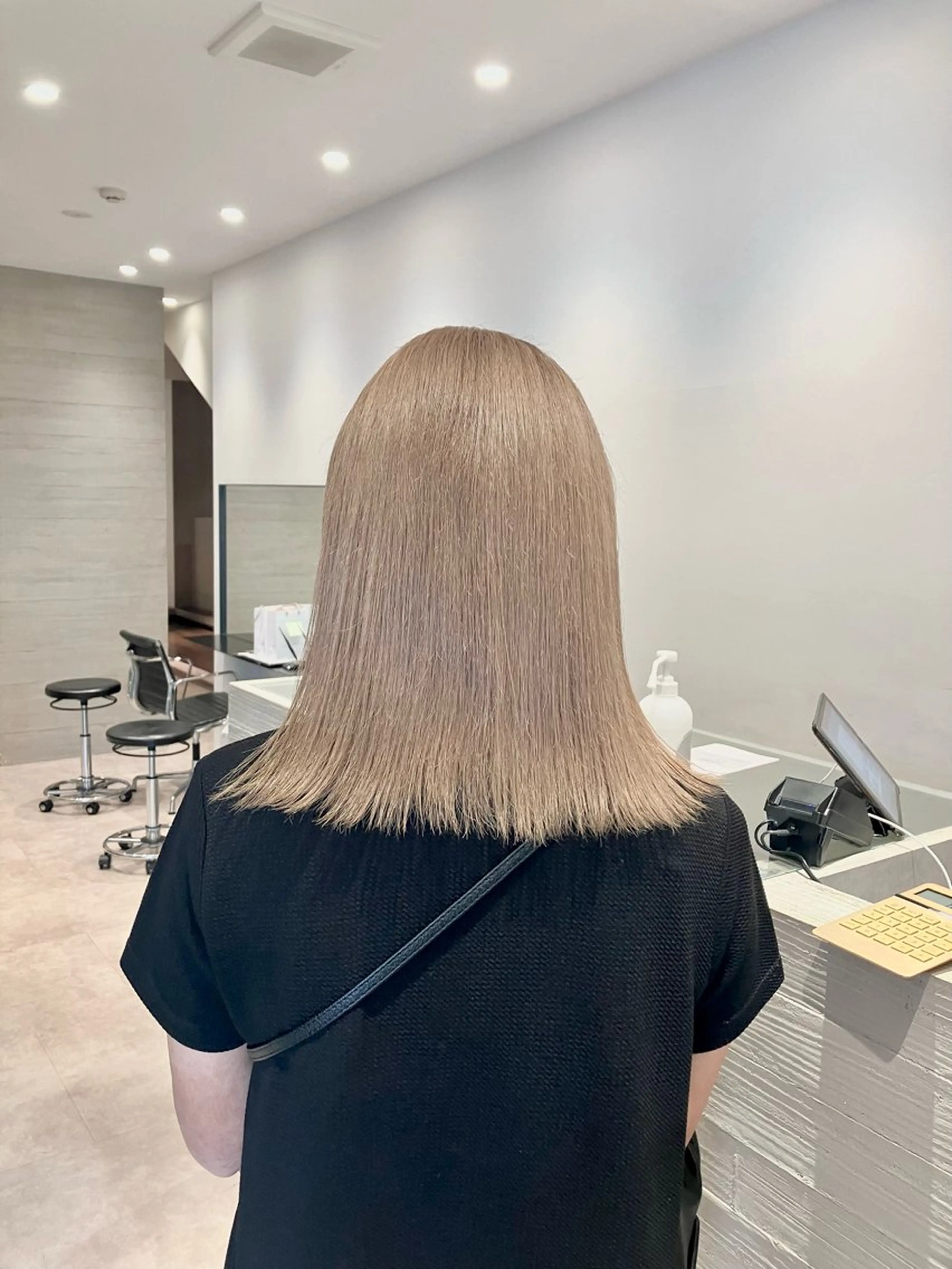 ロング カラー ブリーチ サキ🤍ハイトーン 🩰くびれ巻きヘアのヘアスタイル