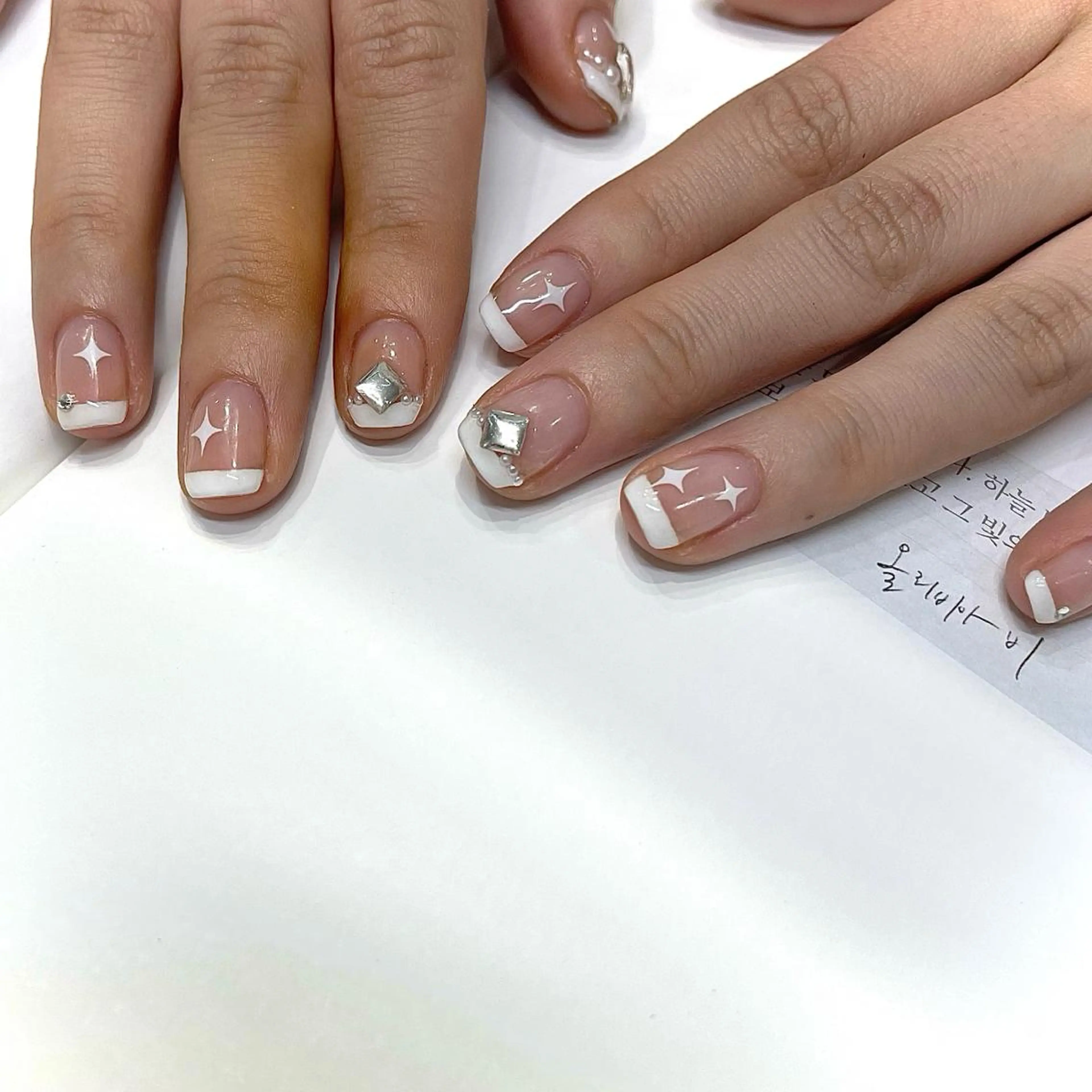 ネイル ハンドネイル ネイルズシャトン🪡 ネイリスト齊藤のネイルデザイン