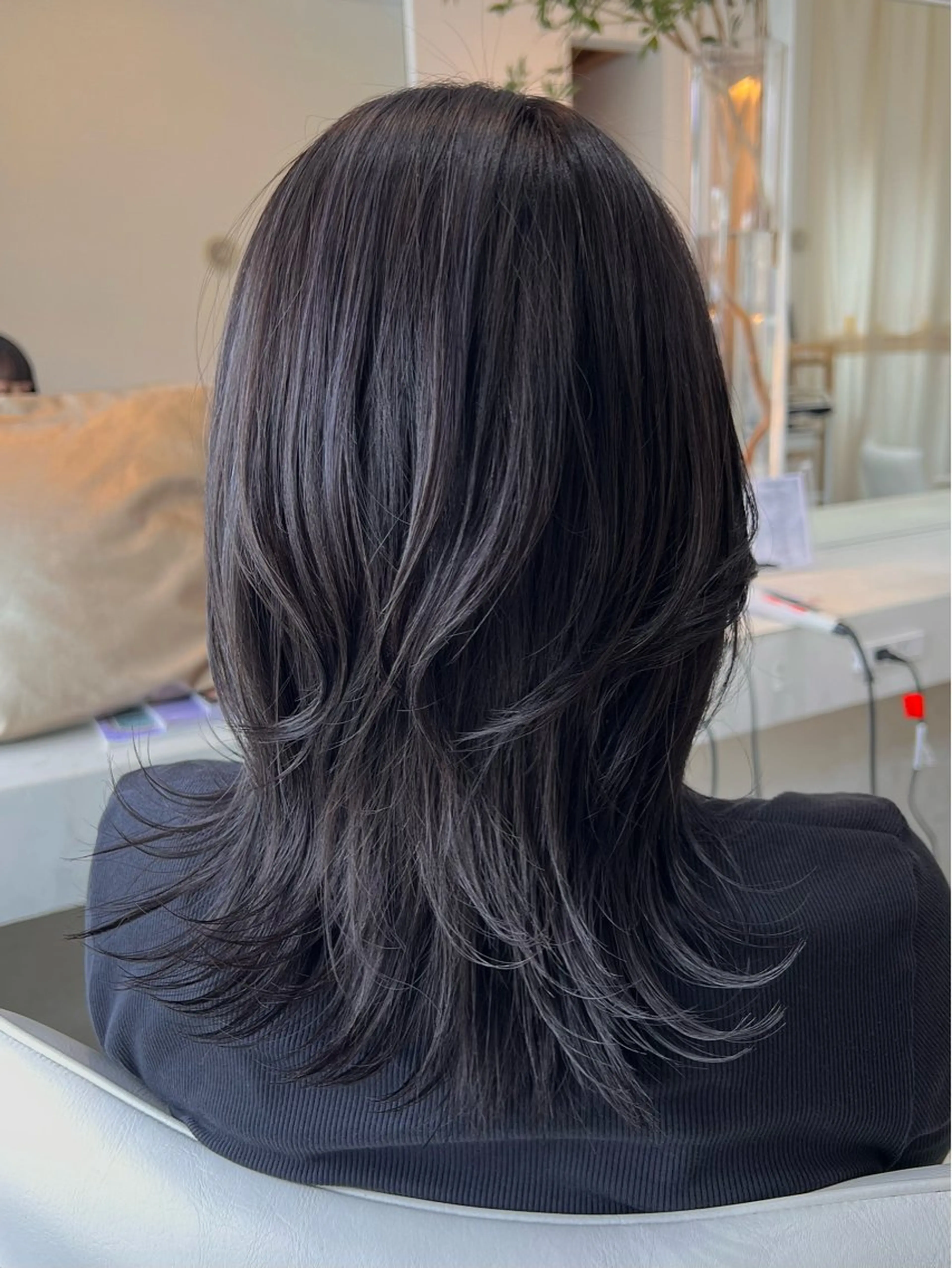 セミロング ハイレイヤー ハイライト レイヤーカット カット ヘアカラー トリートメント un ジュリアのヘアスタイル