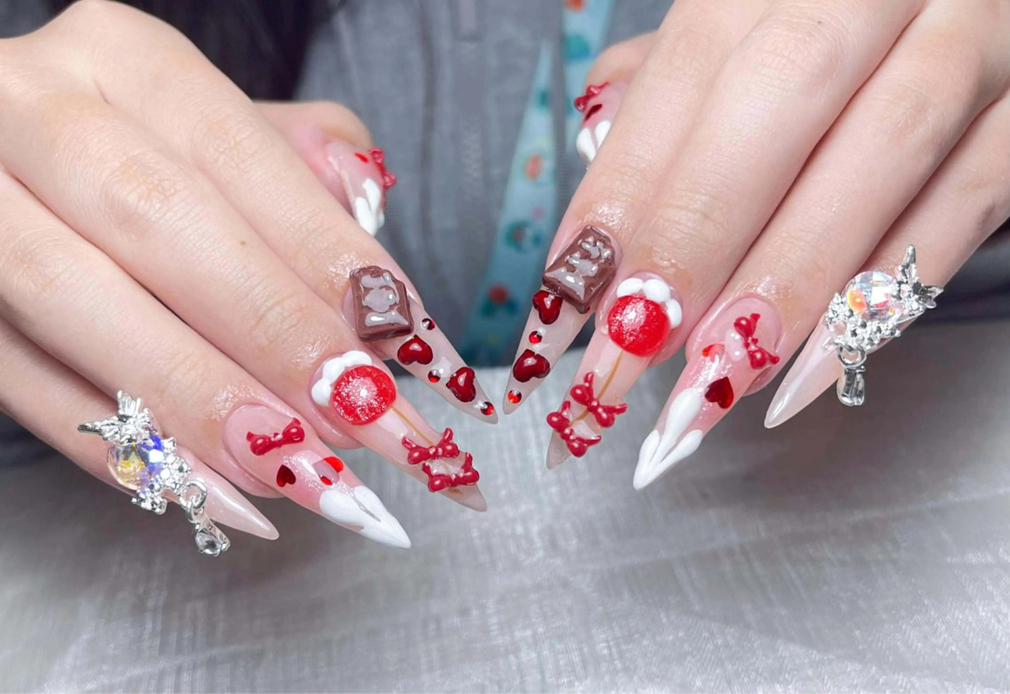 ネイル チークネイル ハート ホログラムネイル ミラーネイル ニュアンスネイル ハンドネイル Nie Nail Shinokuboのネイルデザイン