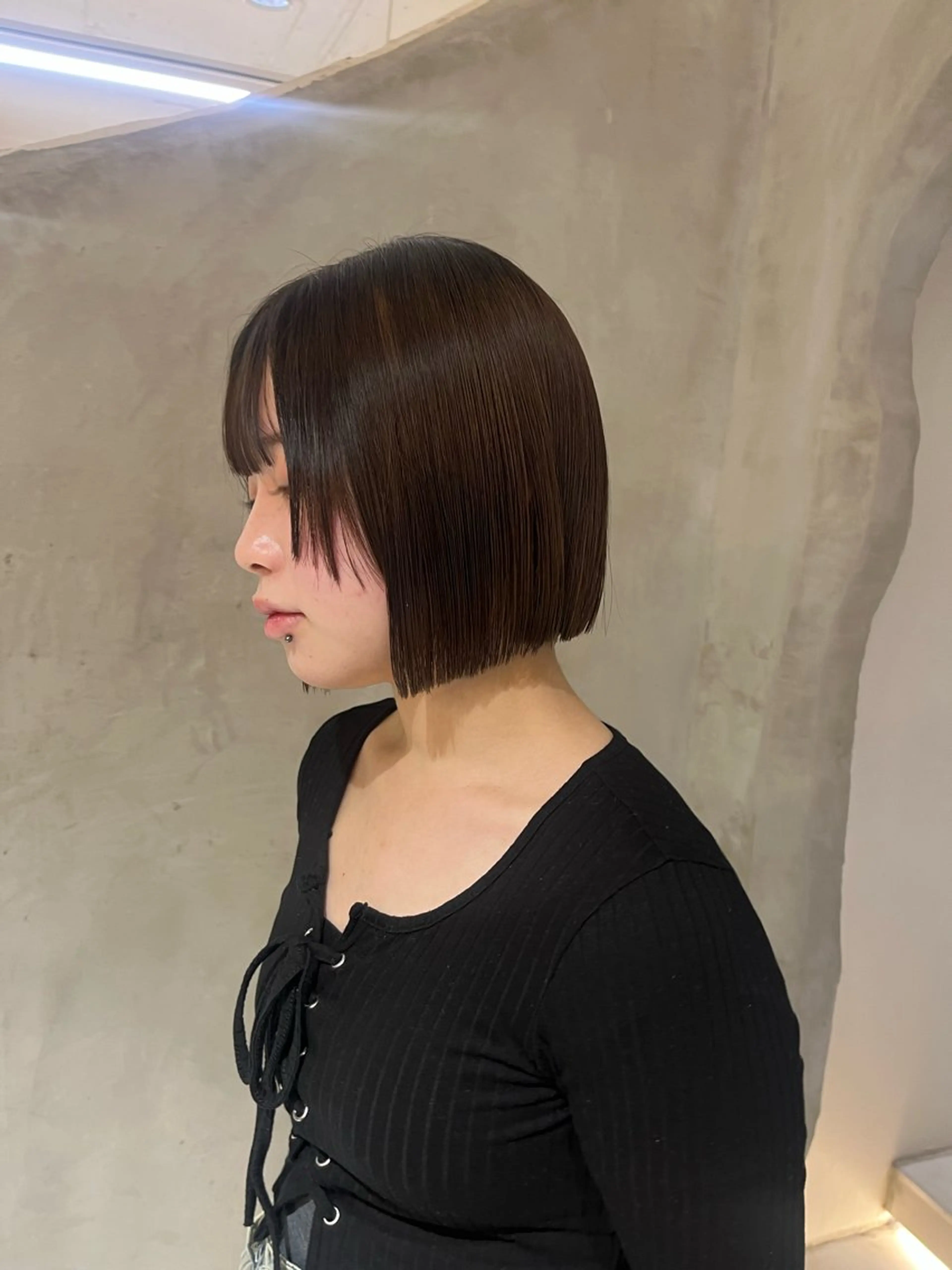 ミディアム カット 切りっぱなしボブ/ 艶カラー/綾莉のヘアスタイル