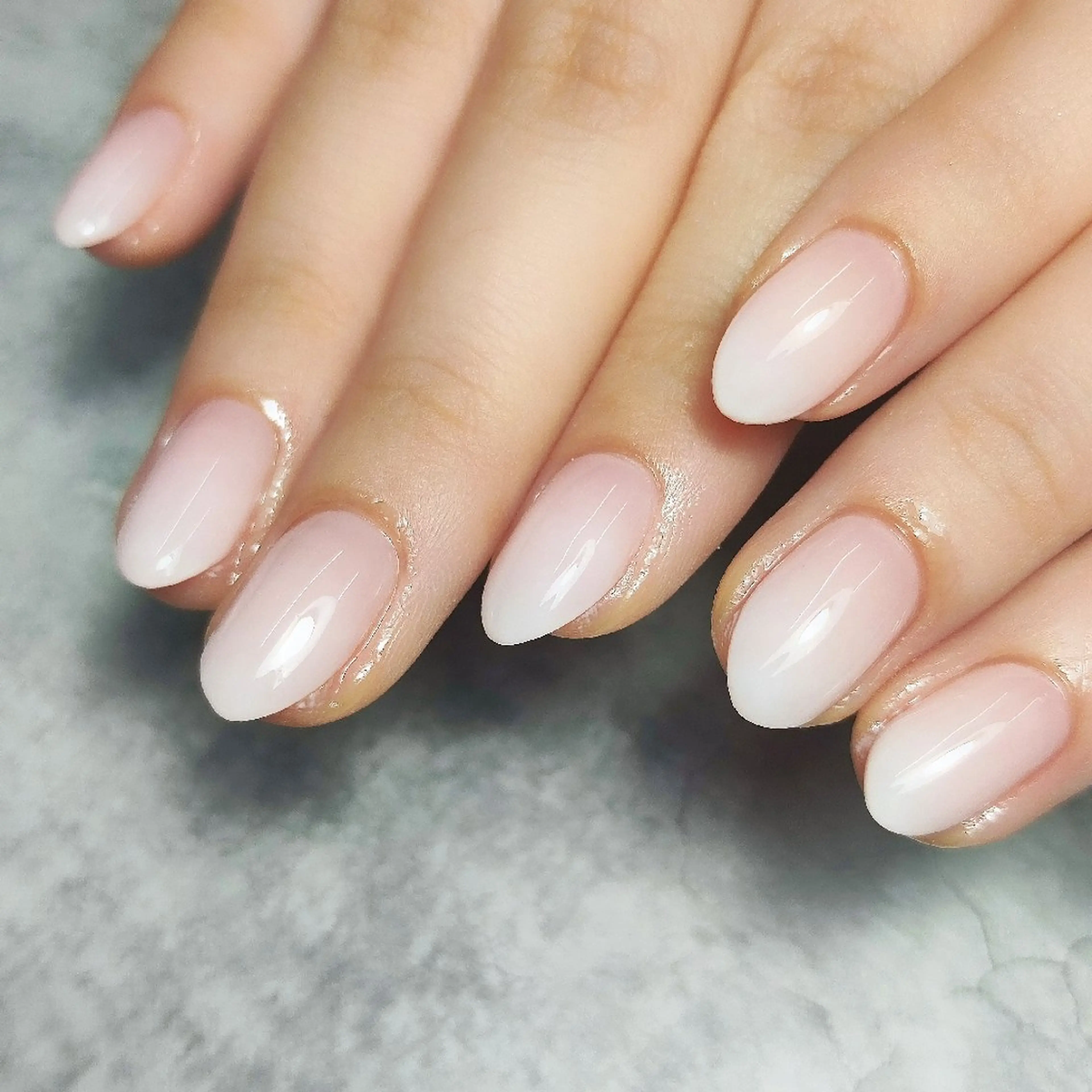 ネイル グラデーション ホワイト ハンドネイル 個人サロン saltnailのネイルデザイン