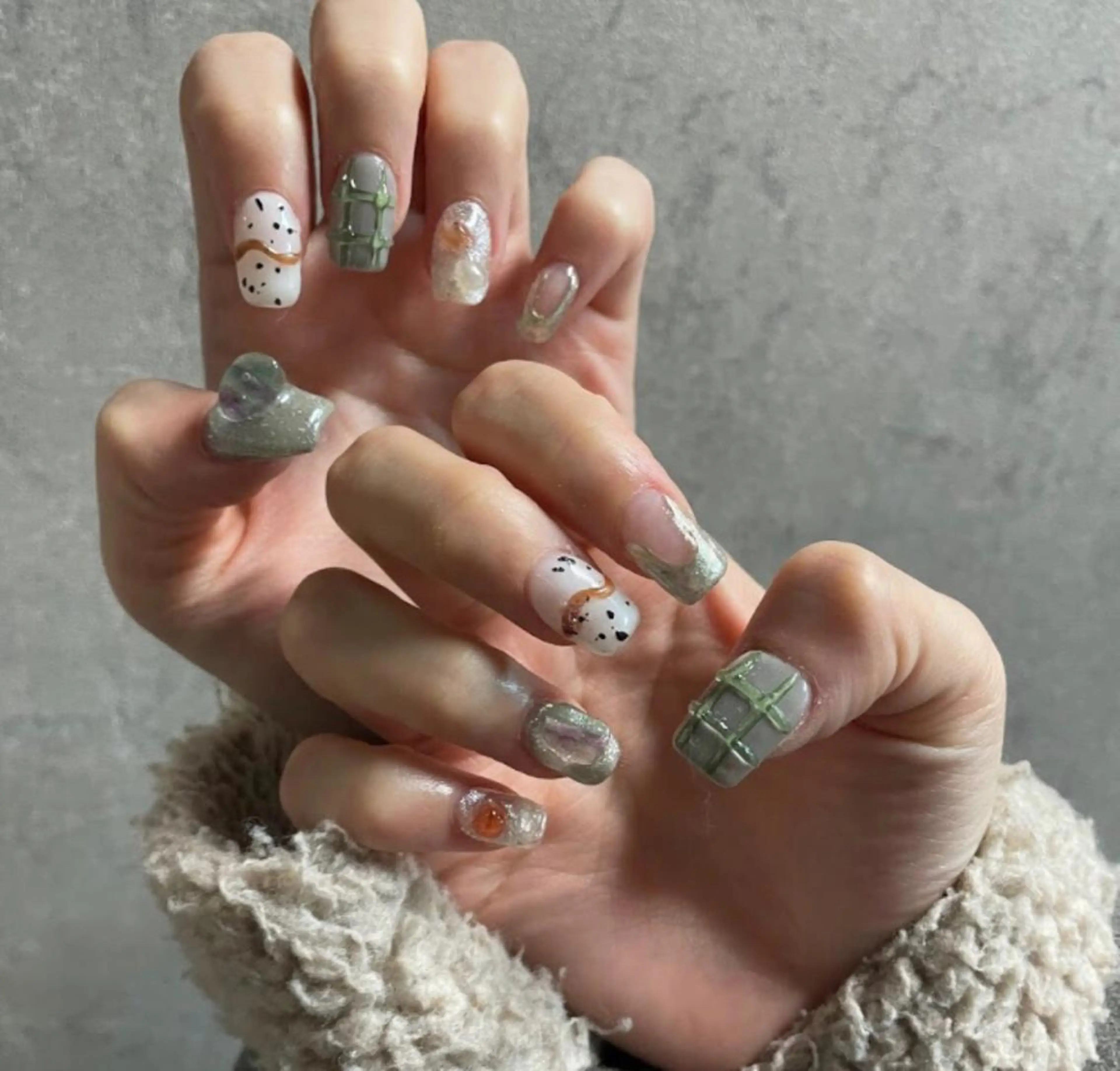 ネイル nailstudio eviz新宿店のネイルデザイン