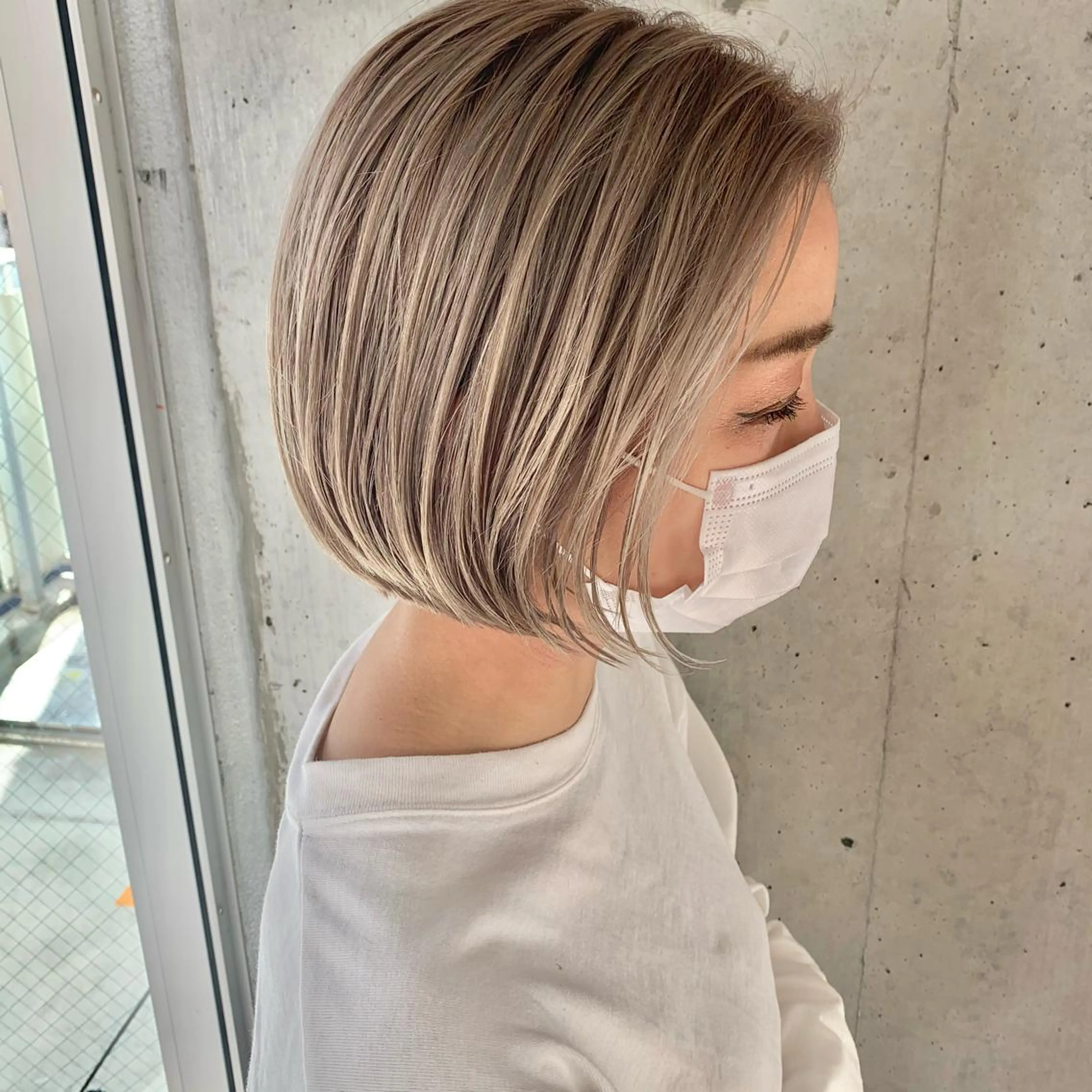 ショート ボブ 外ハネヘア カット ヘアカラー トリートメント hoNua. 栄/透明感カラーのヘアスタイル
