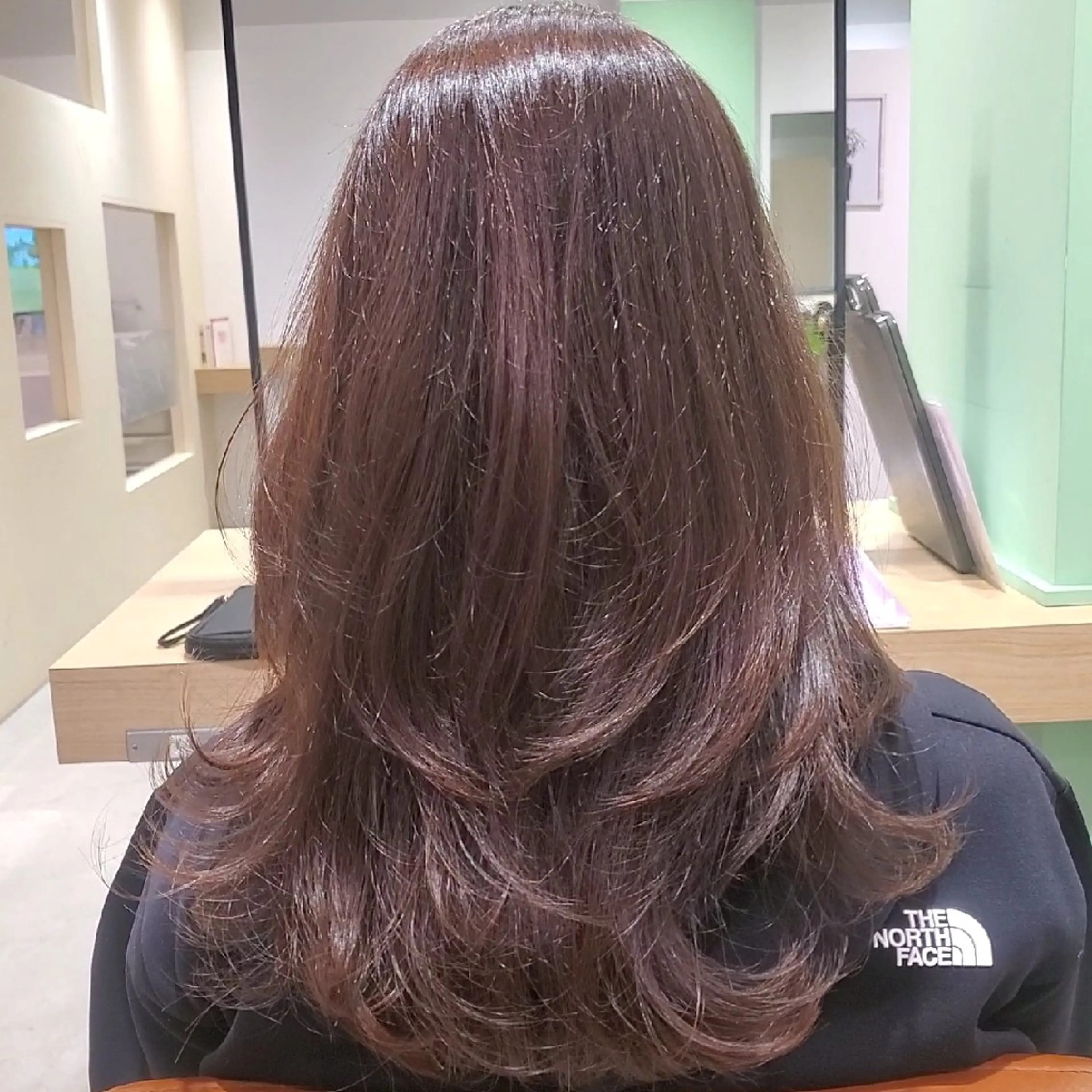 ロング カラー ブラウンカラー ピンクカラー ピンクブラウン あさみ ／スパ・ケアニストのヘアスタイル