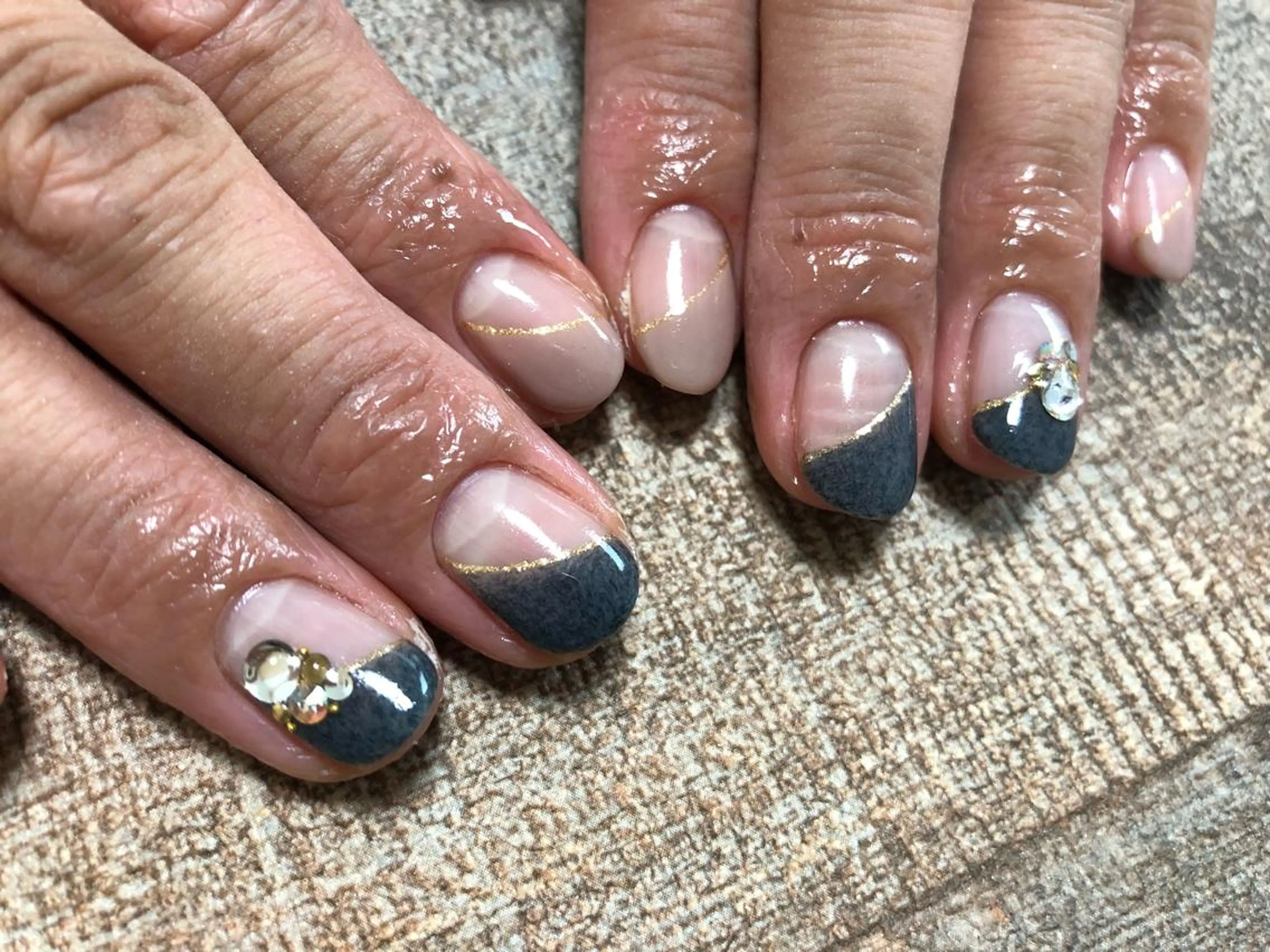 ネイル フレンチネイル ジェルネイル グラデーション ラメ(グリッター) ラメグラデーション Nail Room Laughyのネイルデザイン