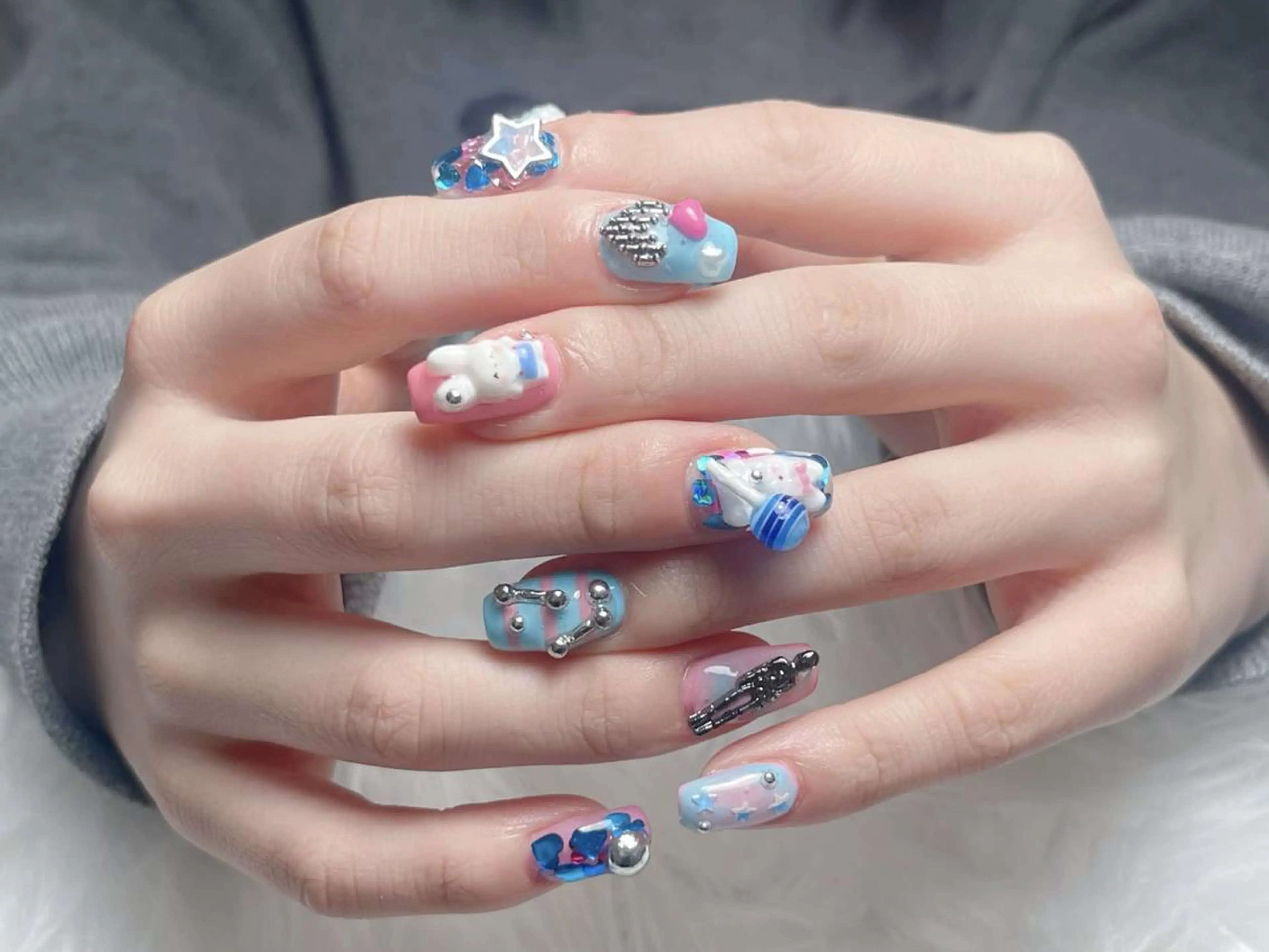 ネイル 長さ出し グラデーション 卒業式 キラキラネイル マグネットネイル ハンドネイル Mio💖Belle Nail Salonのネイルデザイン