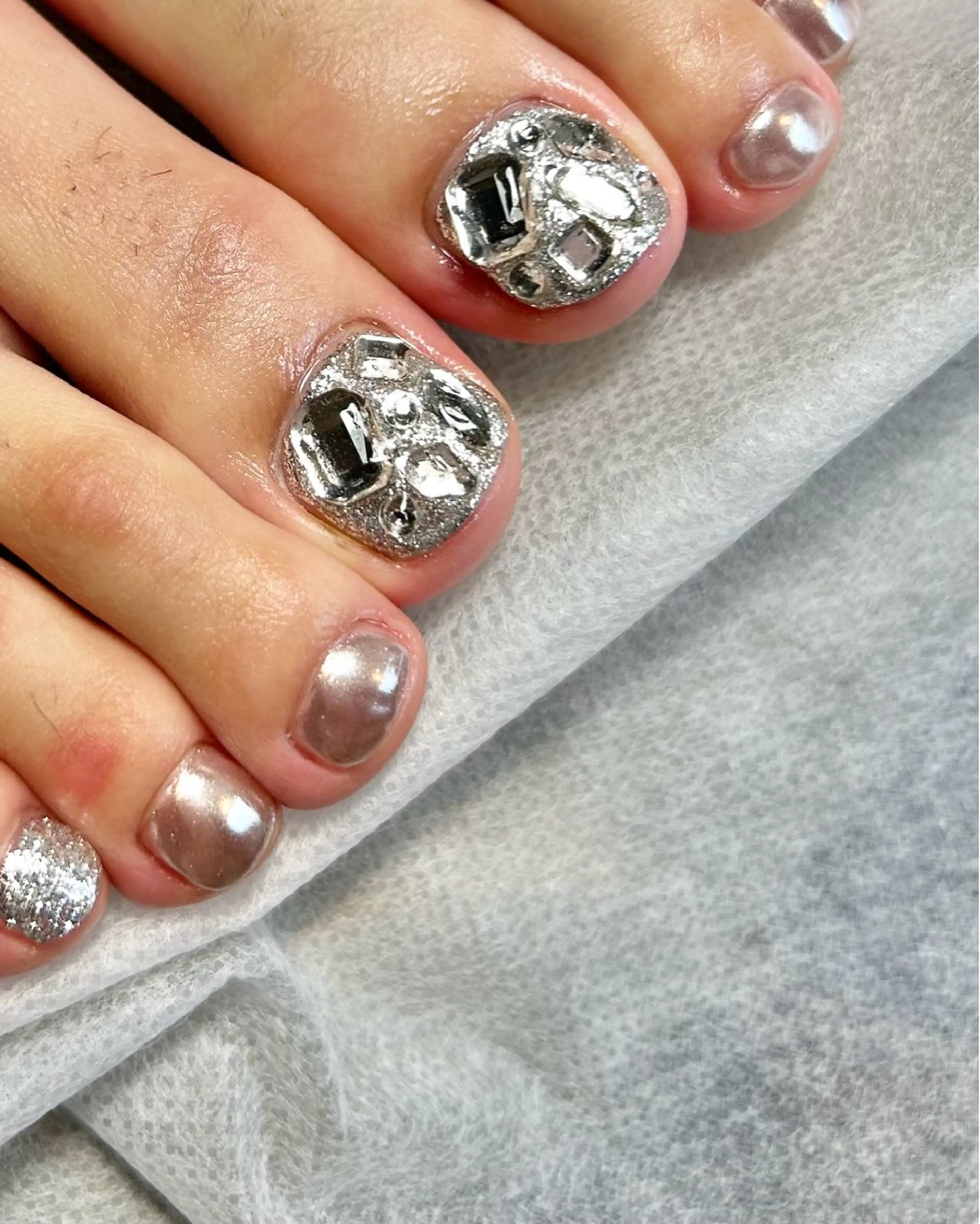 ネイル キラキラネイル 持ち込み ストーンネイル フットネイル Reflection marikoのネイルデザイン