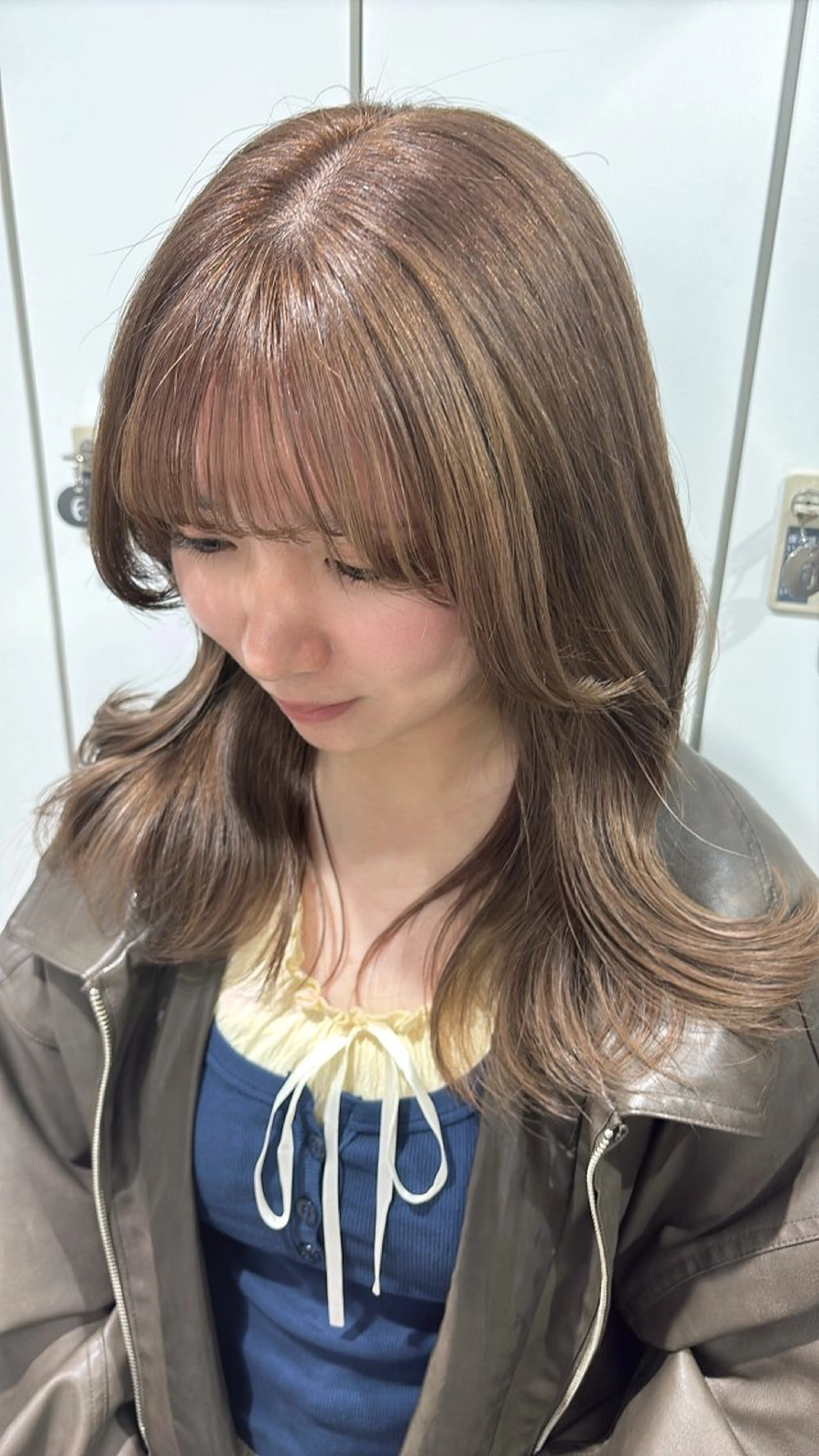 カラー ベージュカラー ミルクティーベージュ ‎しゅり🇰🇷 日韓MIXメンズヘアのヘアスタイル