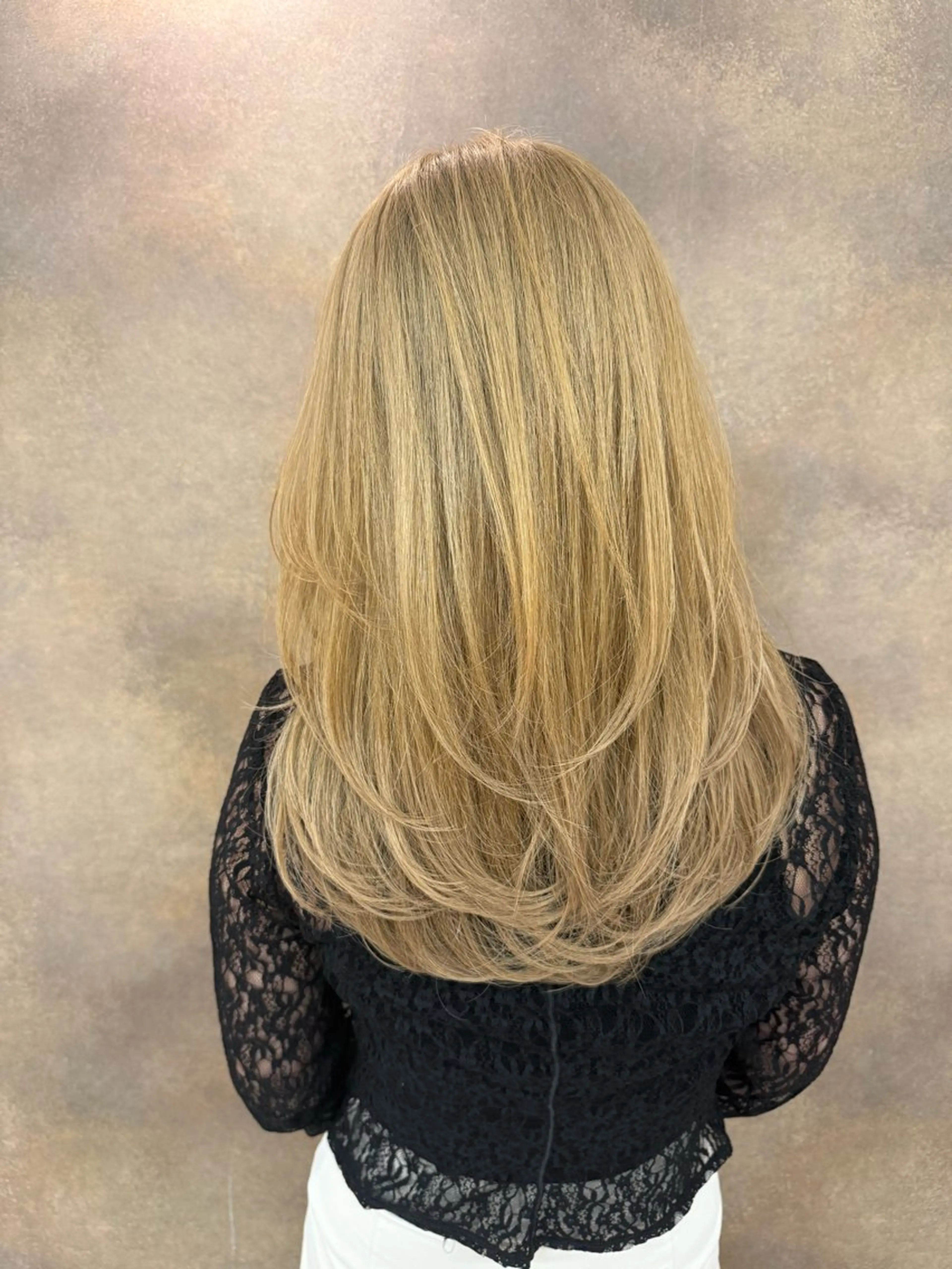 セミロング 顔周りカット レイヤーカット カット 荻野 結衣のヘアスタイル