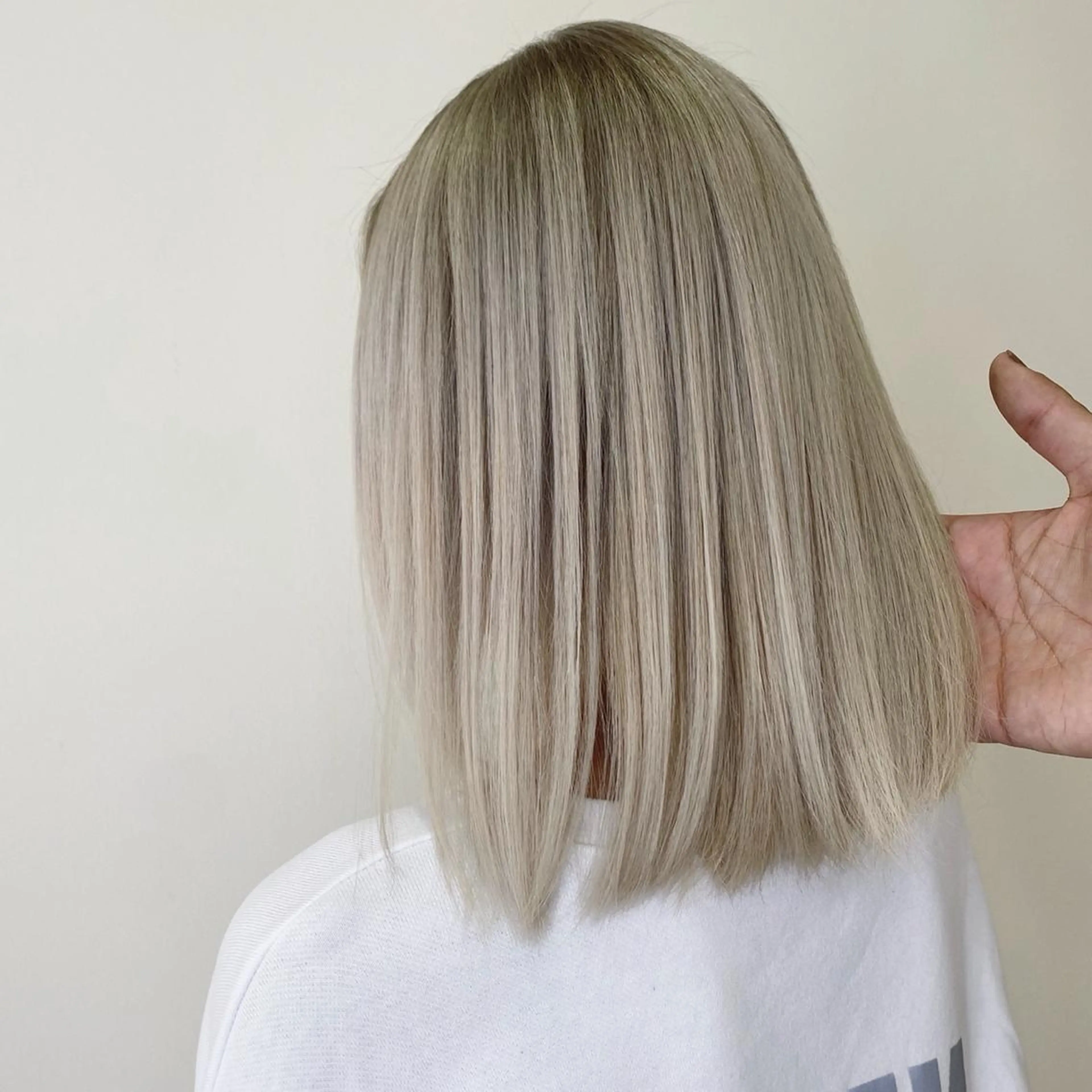 ミディアム yosuke 梅田/バレイヤージュのヘアスタイル