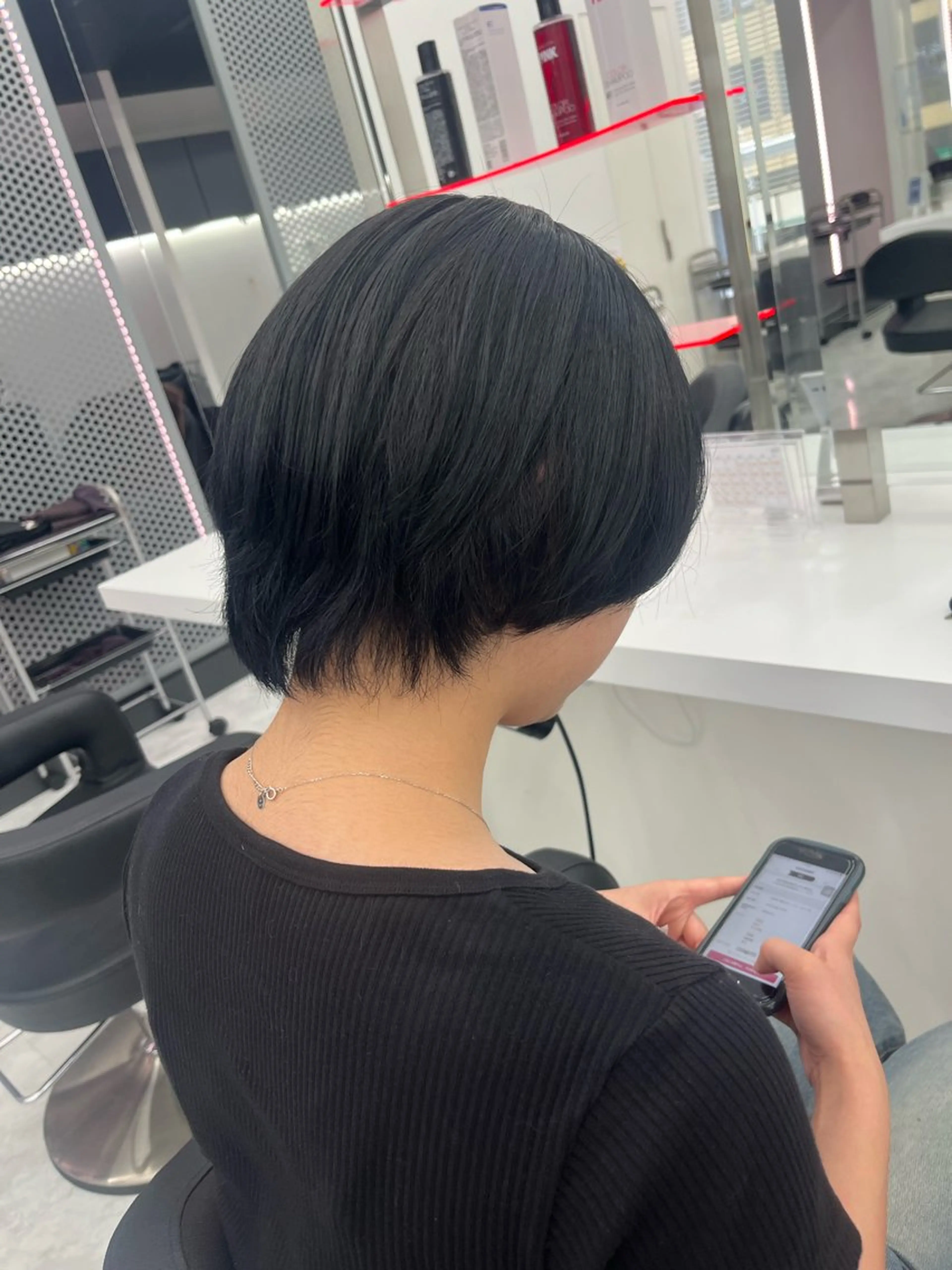 ショート カラー 黒髪 ブルーカラー ブルーブラック ヘアカラー 💖トレンド春夏 カラー💖FUTAのヘアスタイル
