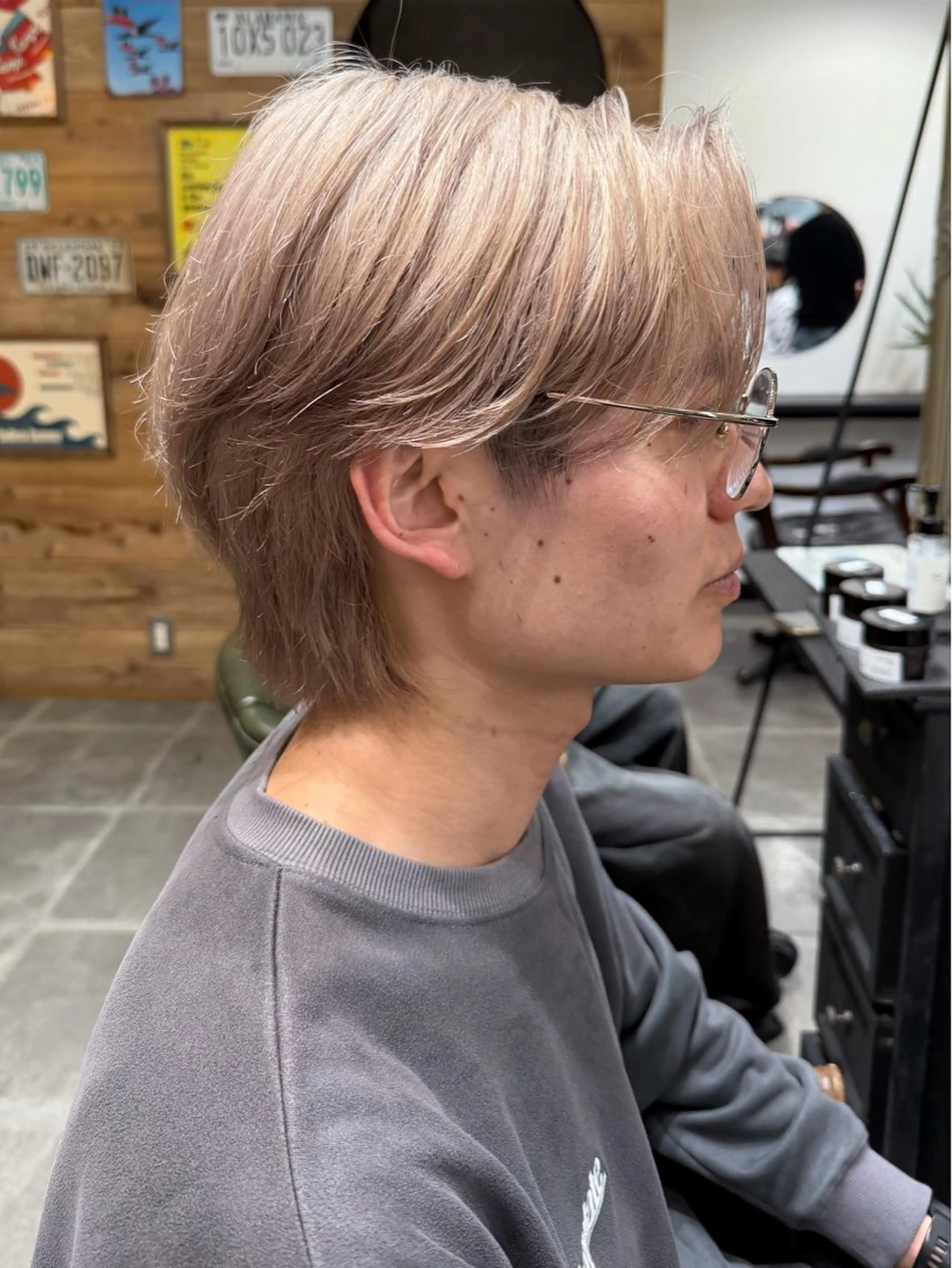 カラー メンズ ベージュカラー ミルクティーベージュ ホワイトミルクティーベージュ 鈴木 崇之のヘアスタイル