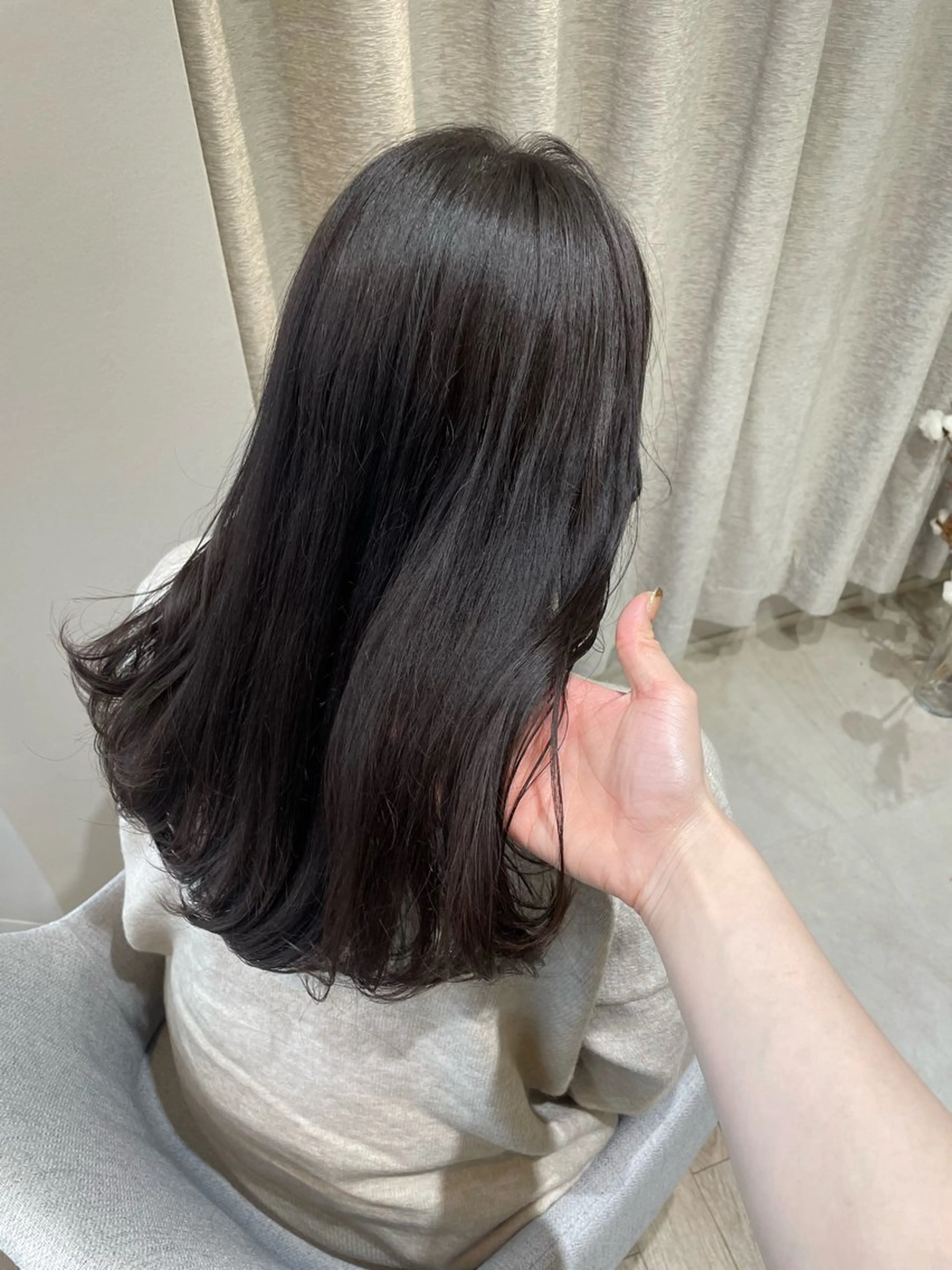 セミロング カラー ayano / 透明感・くすみカラーのヘアスタイル