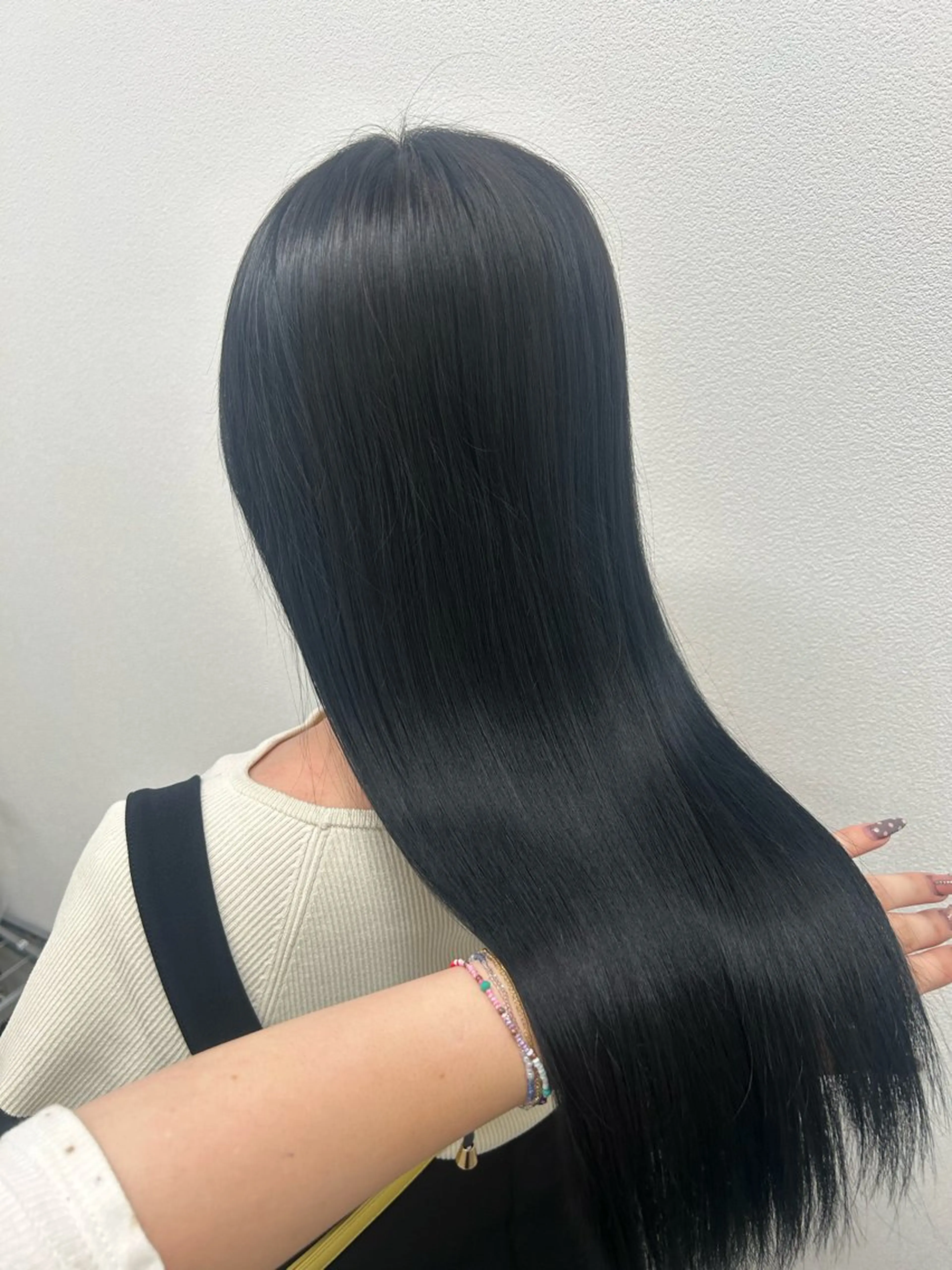 カラー niina🖤 透明感×レイヤーのヘアスタイル