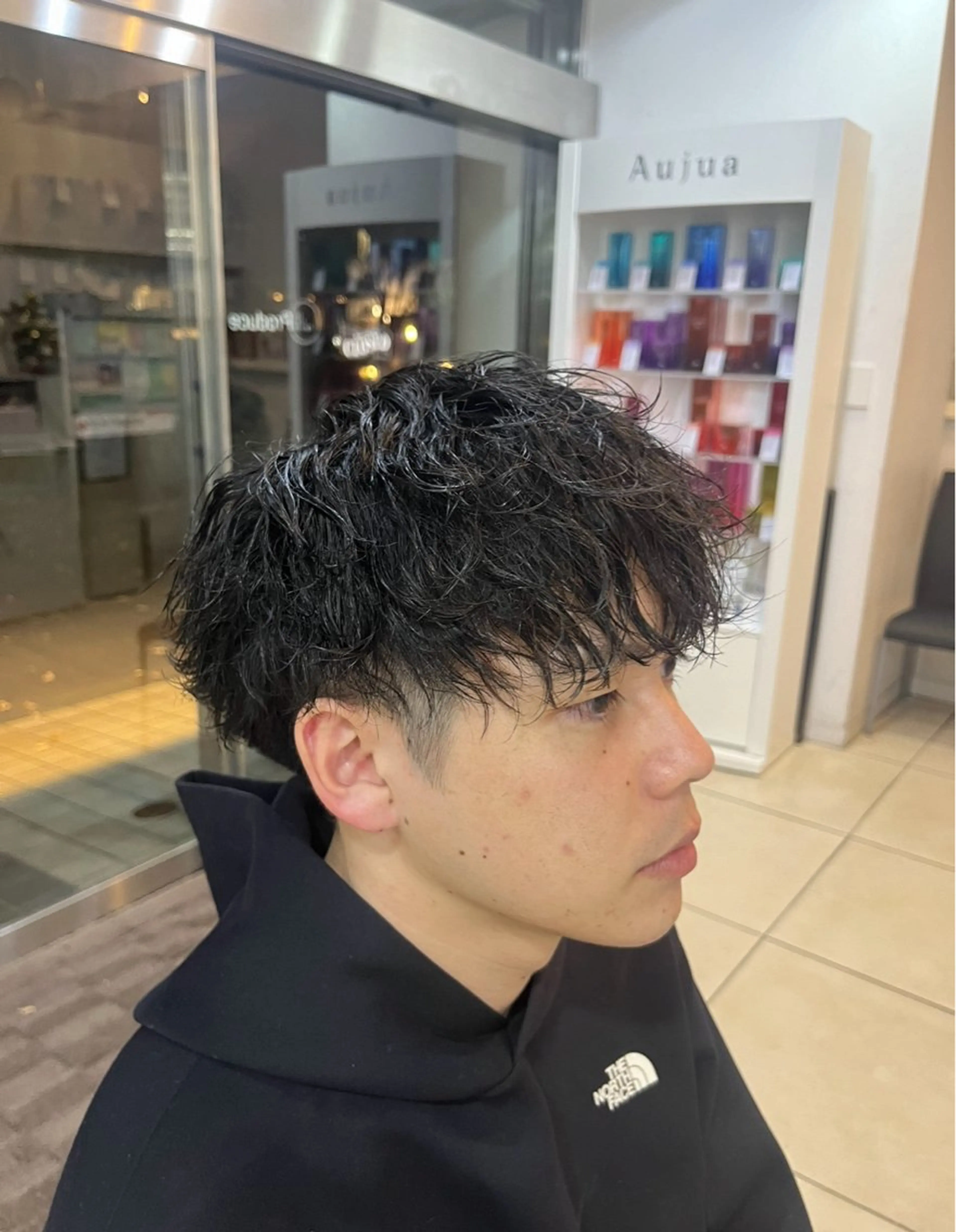 ショート パーマ メンズ メンズパーマ 波巻きパーマ カット パーマ 韓国メンズヘア/ 毛流れヘア　須田龍世のヘアスタイル