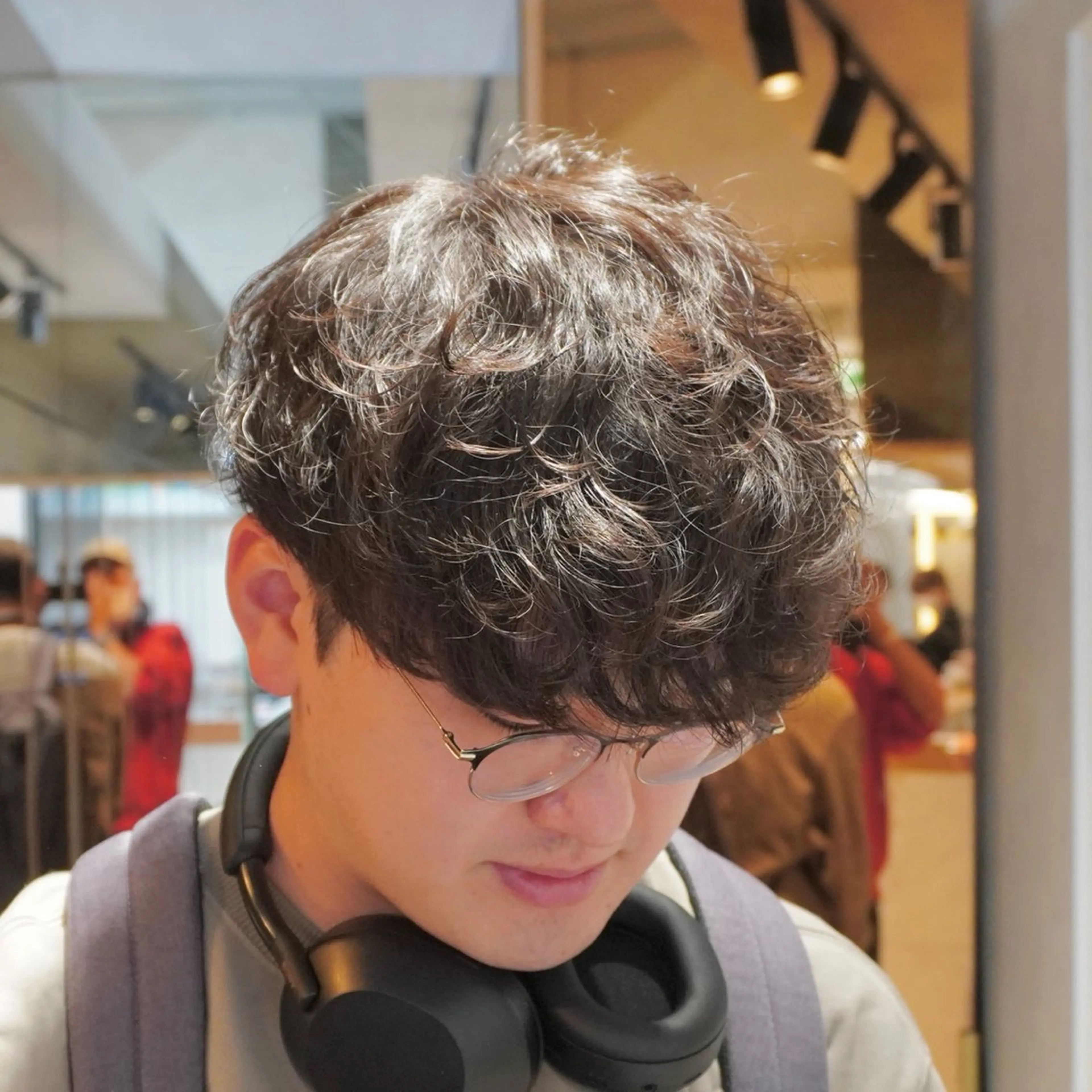 パーマ メンズ メンズブリーチ センターパート フェザーパーマ カルマパーマ メンズパーマ カット パーマ トリートメント HIKARI メンズ満足度No.1のヘアスタイル