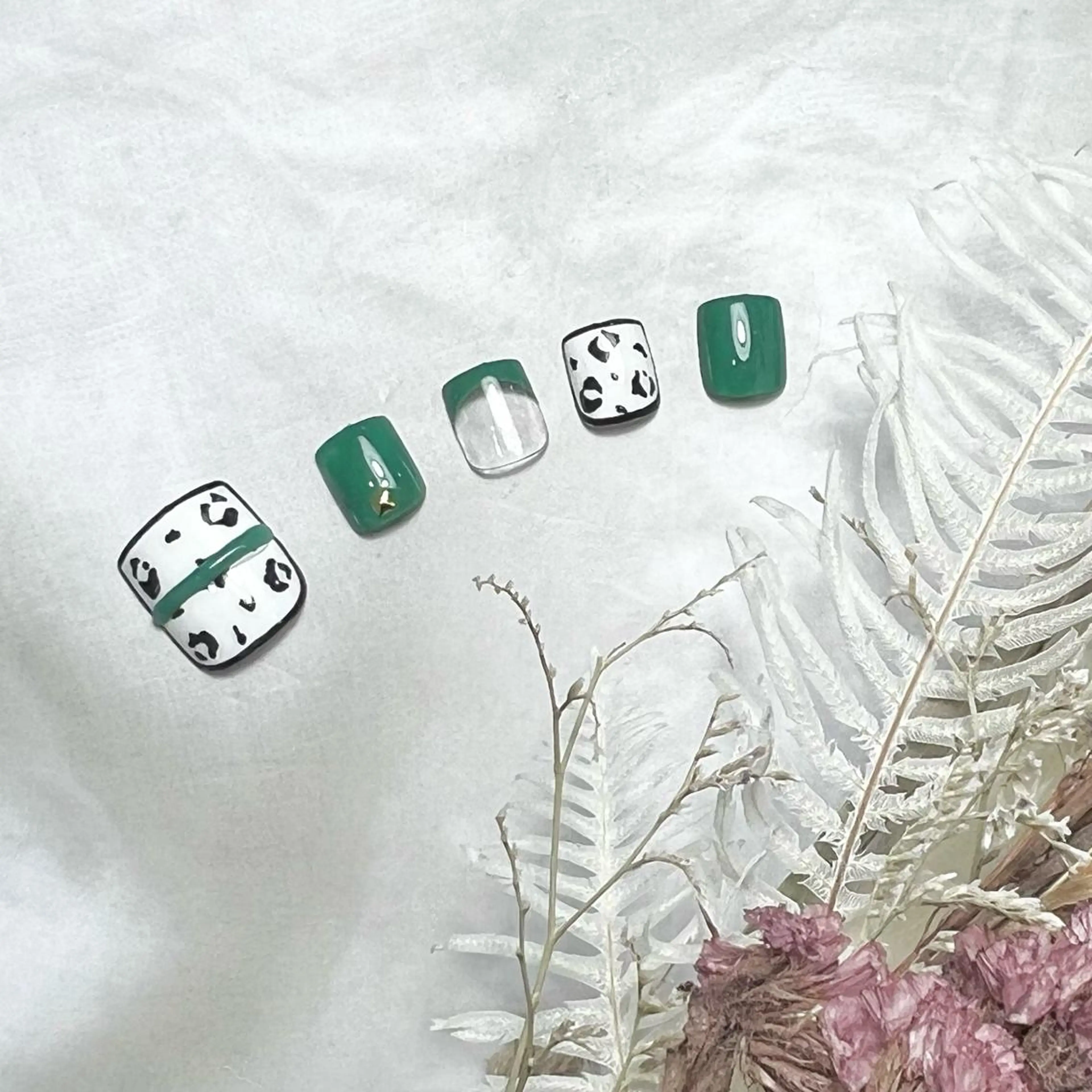 ネイル フットネイル フレンチネイル ジェルネイル ガラスフレンチ グリーン Kanna Yuki カンナユキのネイルデザイン