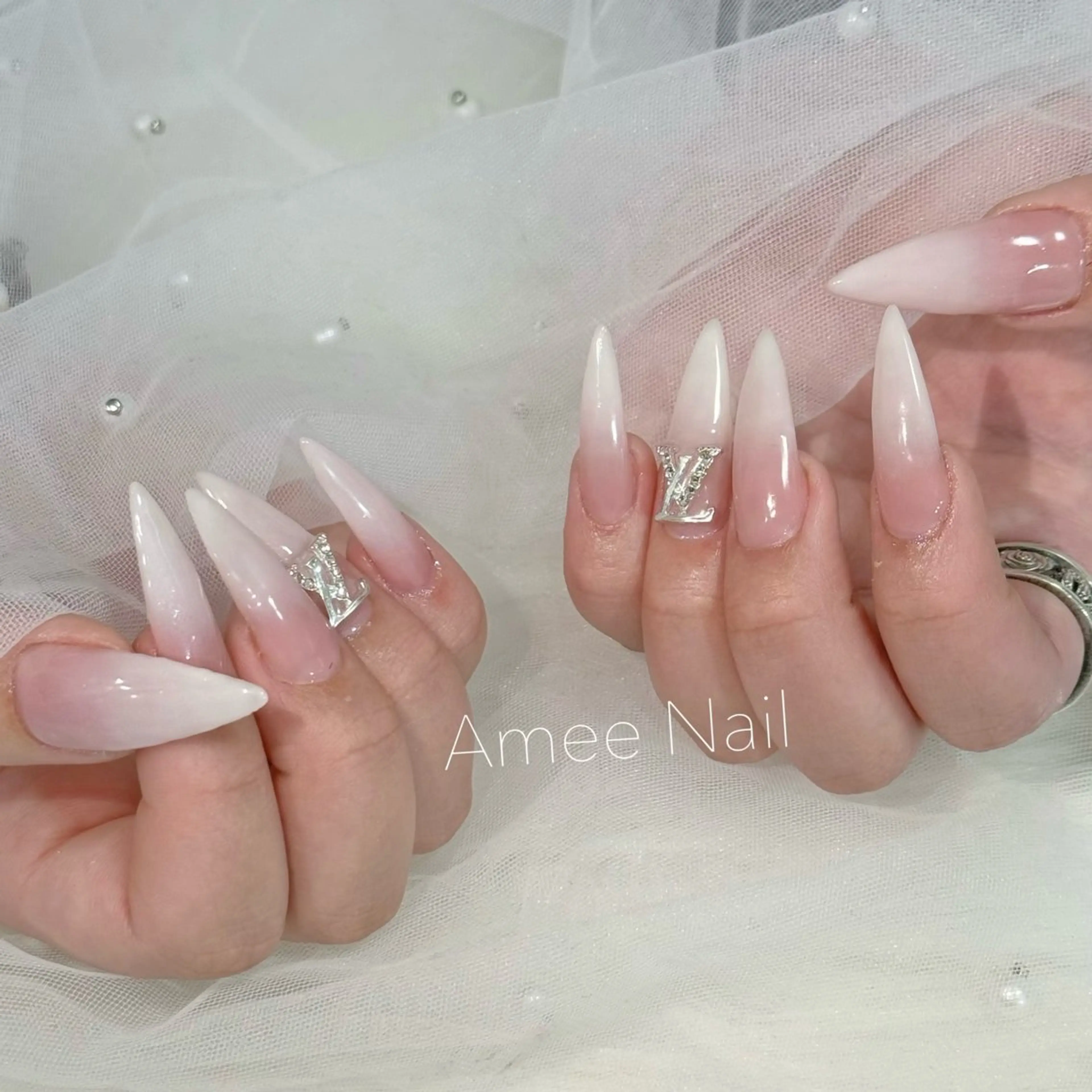 ネイル 成人式 ロングネイル マグネットネイル 大理石ネイル(マーブル) リボン ハンドネイル Amee Nail Salonのネイルデザイン