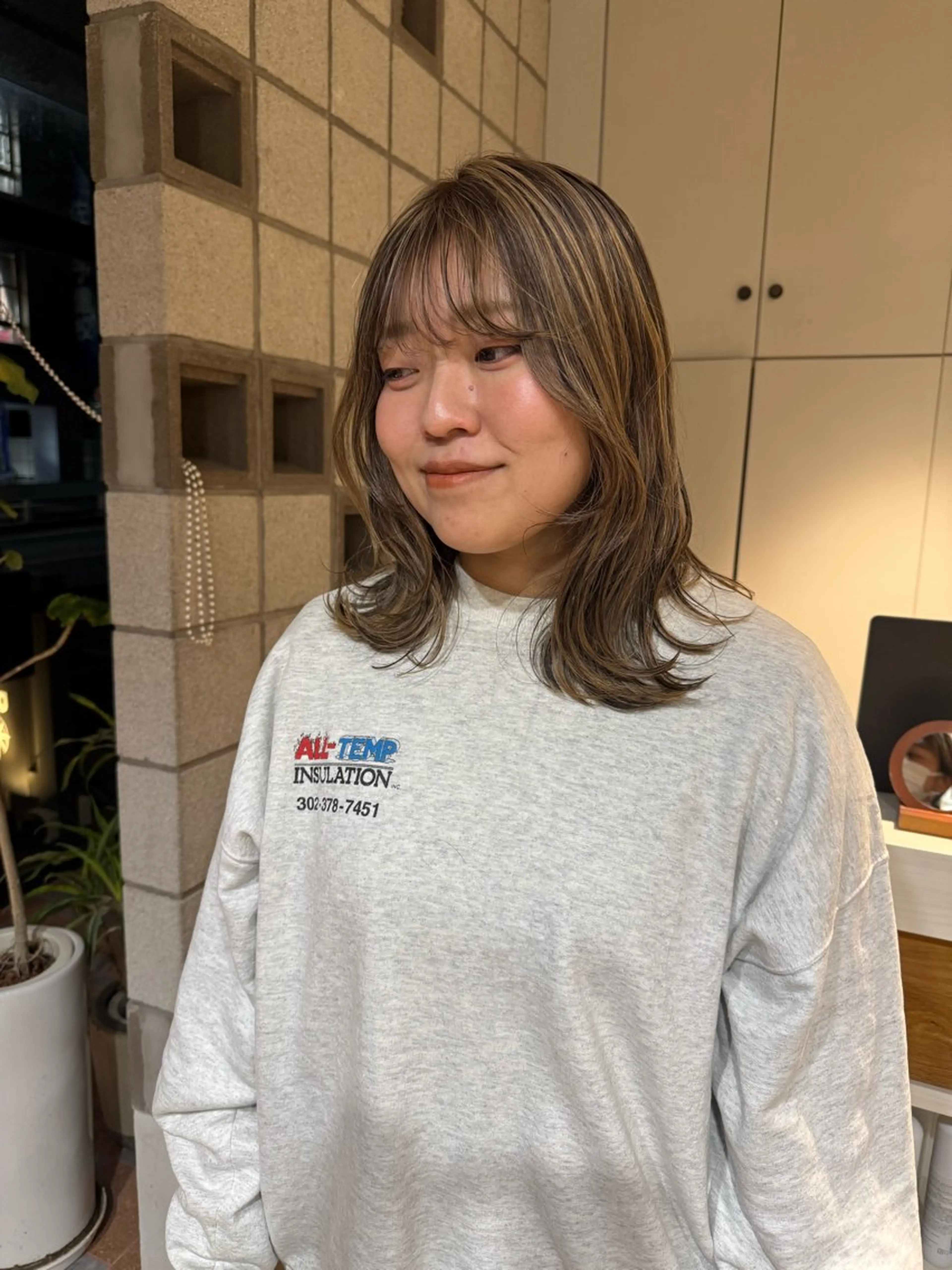 ミディアム ハイライト ヘアカラー 松本 夏海のヘアスタイル