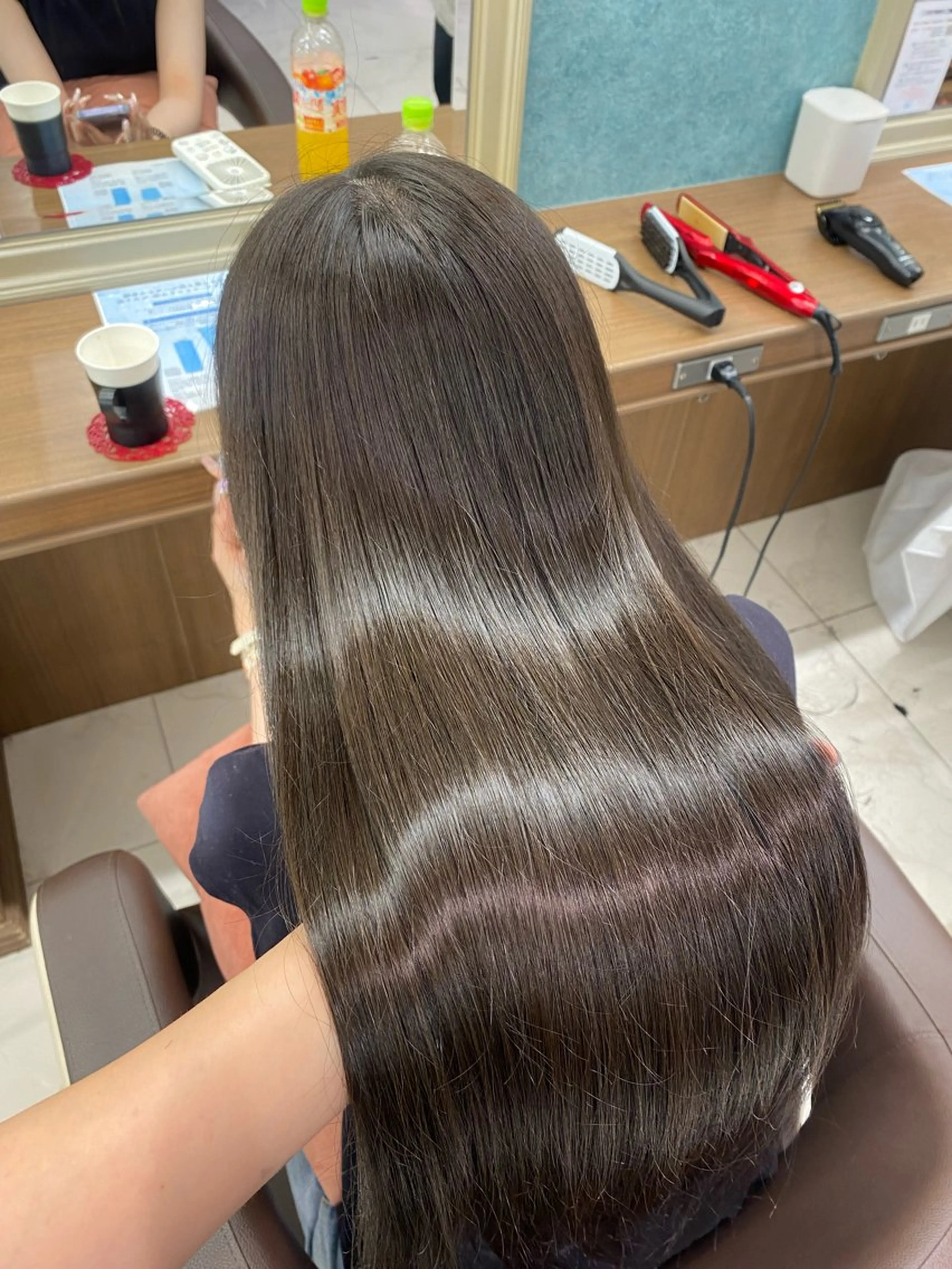 ロング カラー グレージュ オリーブグレージュ オリーブグレー カット ヘアカラー トリートメント 長妻莉央/縮毛矯正 髪質改善カラーのヘアスタイル