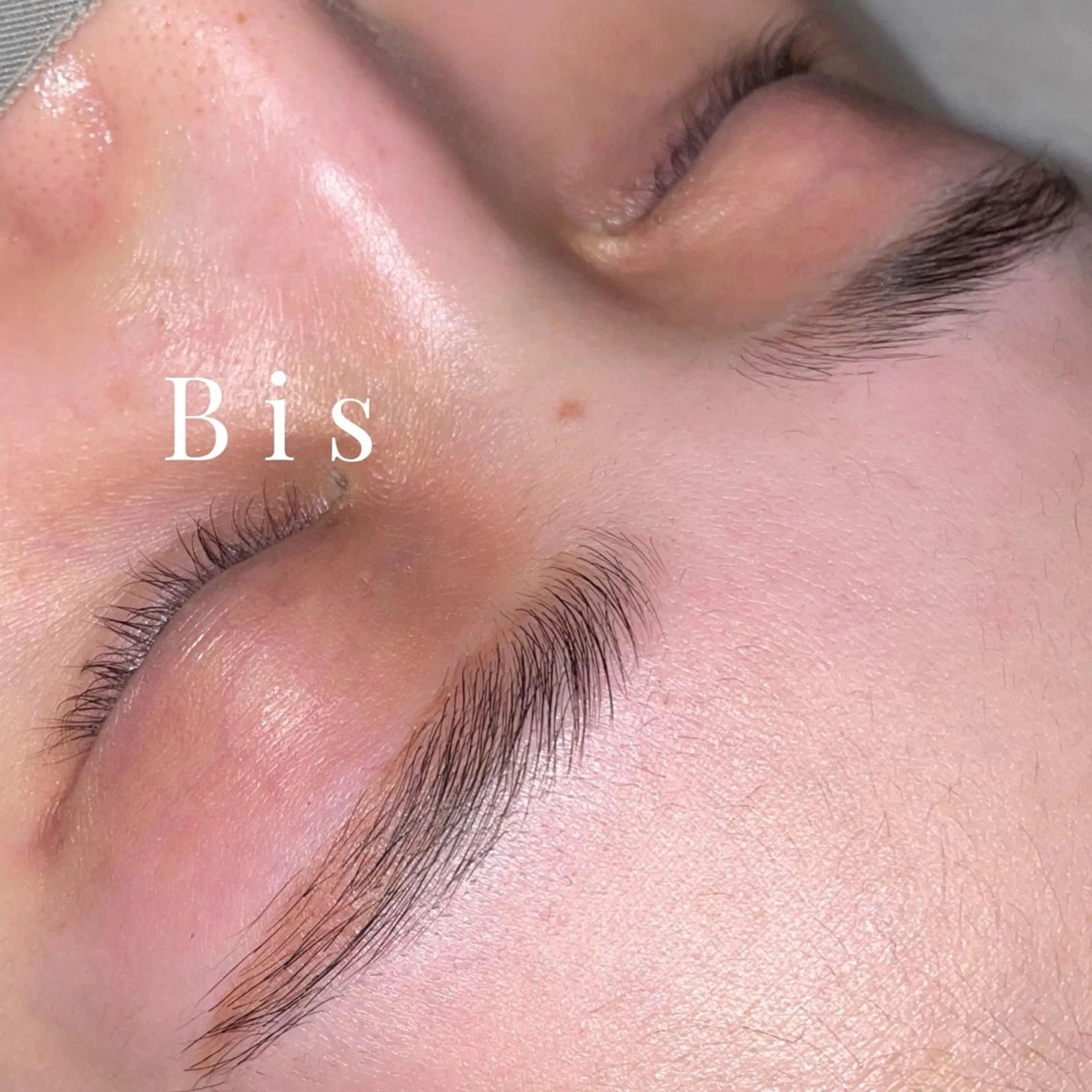 【最先端☆眉毛パーマ】ハリウッドブロウリフト+顔部位に2箇所orうなじWAX脱毛の写真