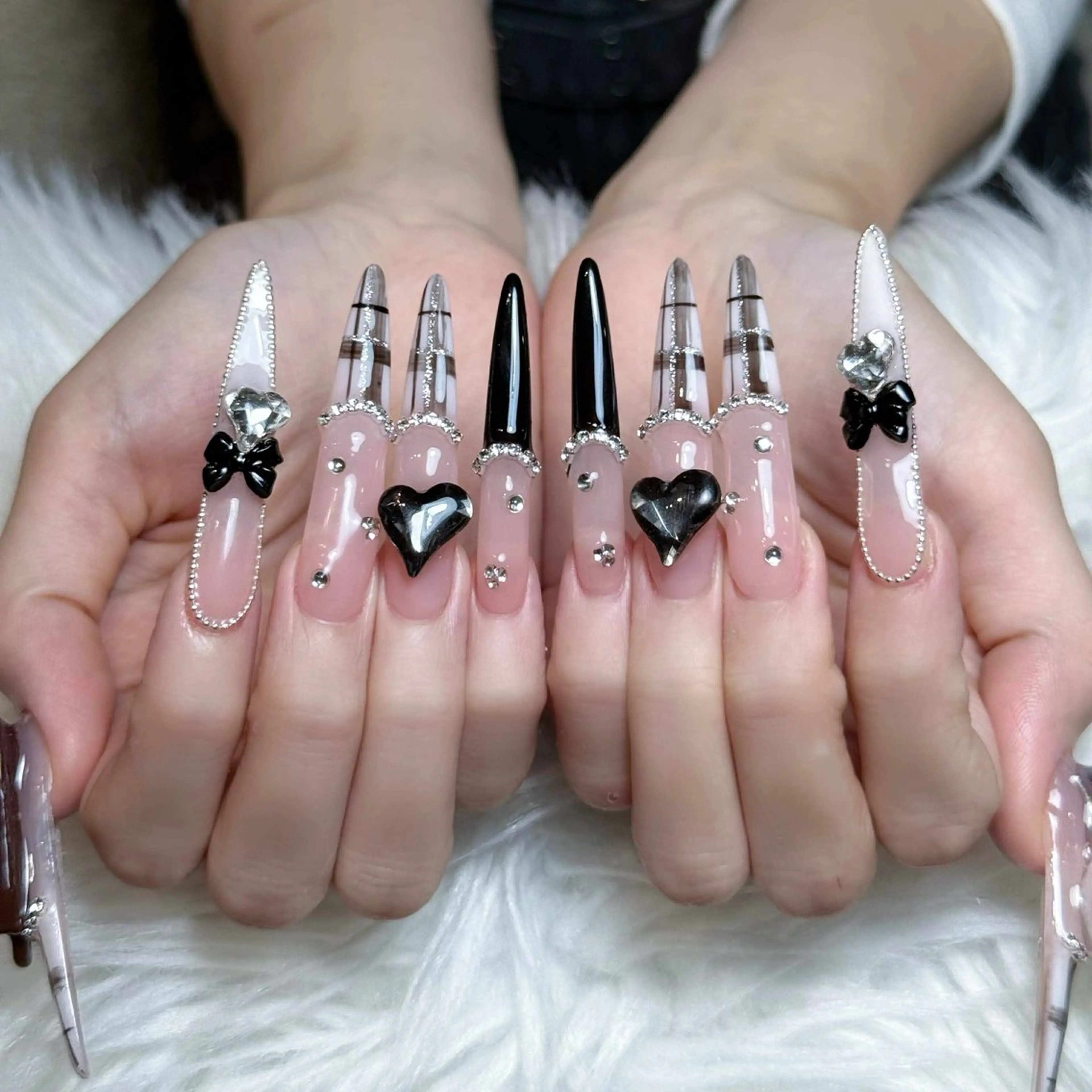 ネイル フレンチネイル ジェルネイル キラキラネイル 韓国ネイル マグネットネイル Julli NailStudioのネイルデザイン