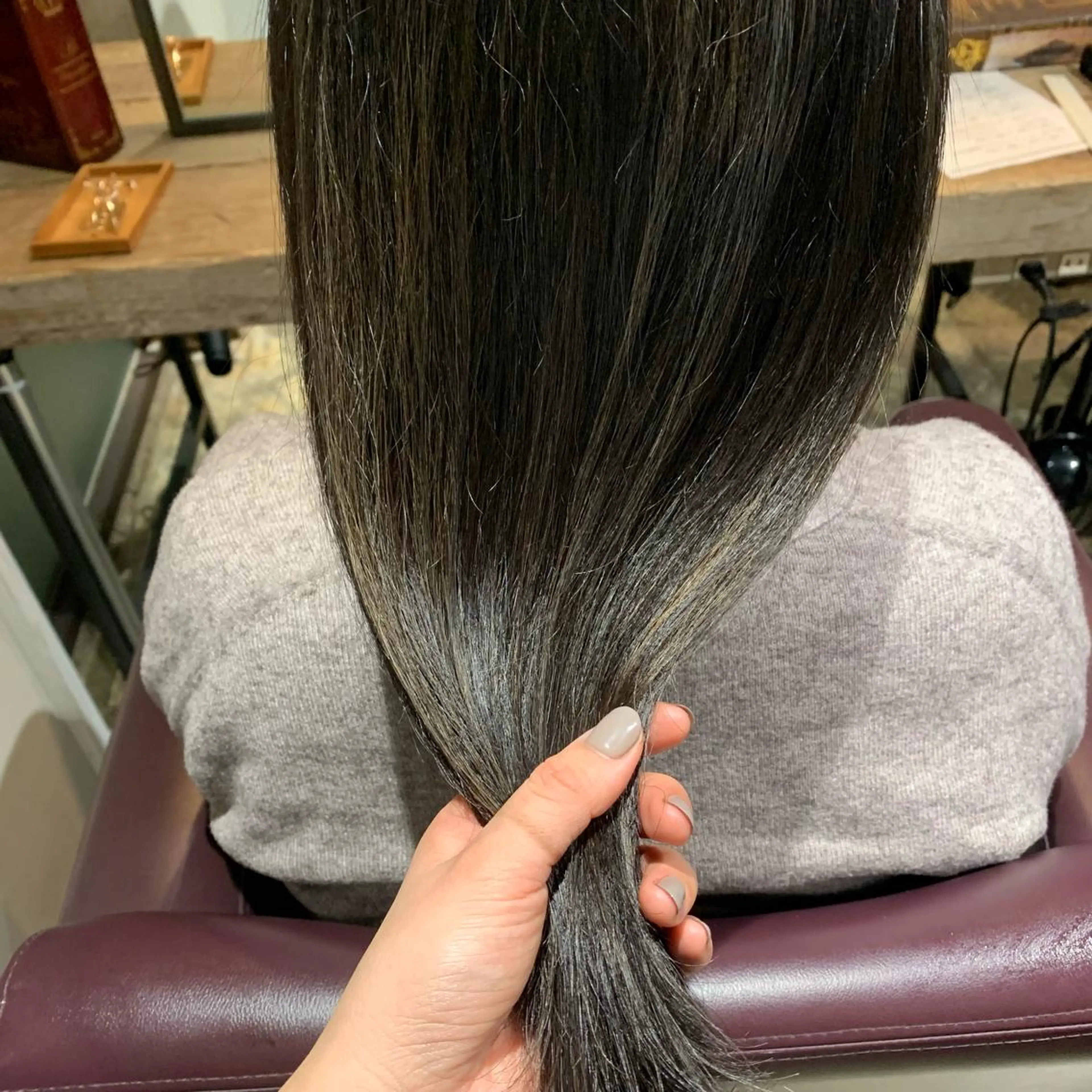 セミロング ハイライト むらたねね🌻 艶髪🫧韓国ヘアのヘアスタイル