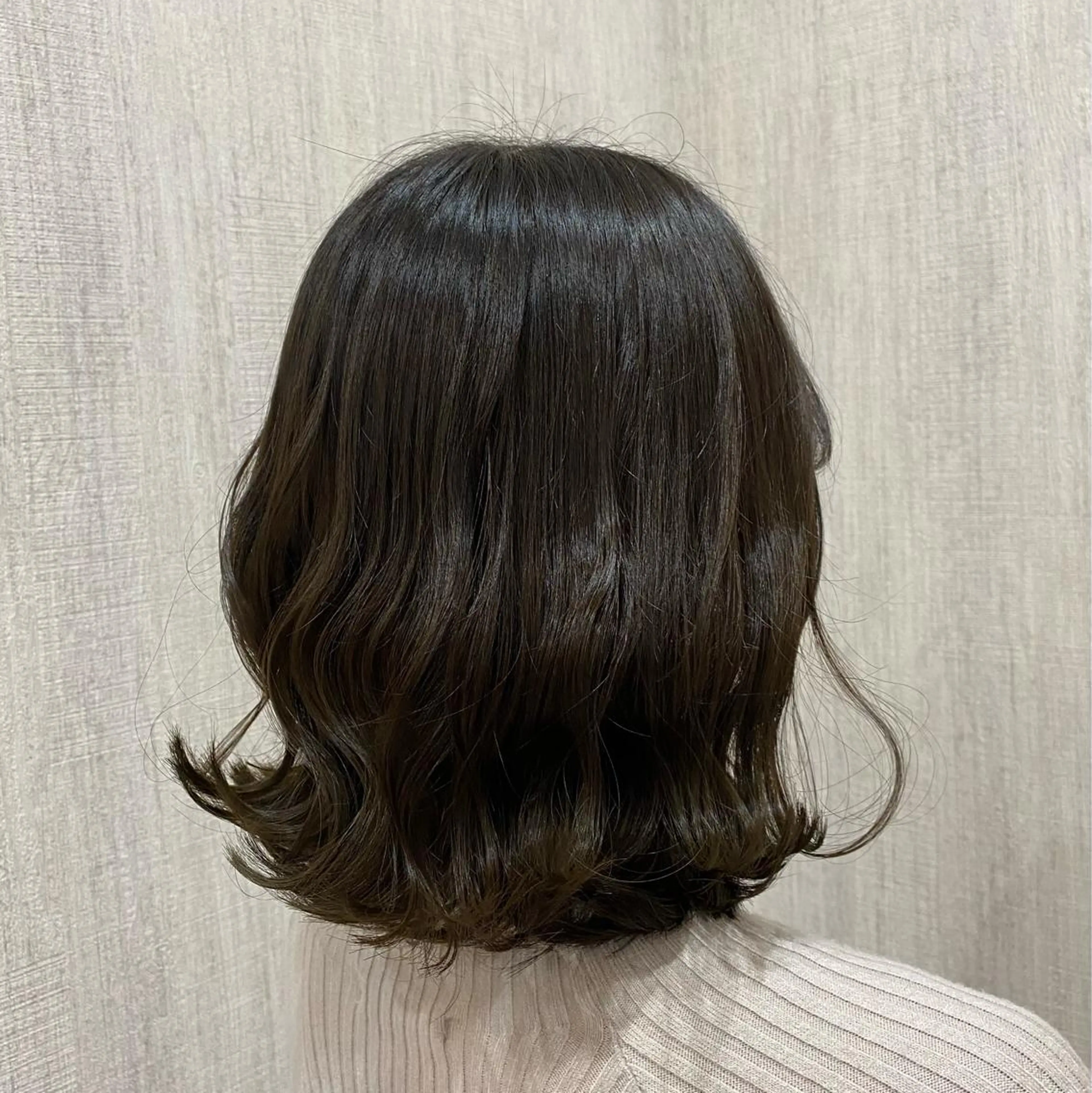 ミディアム カラー カット 🫧透け感⋆艶髪💎 山口アヤカのヘアスタイル