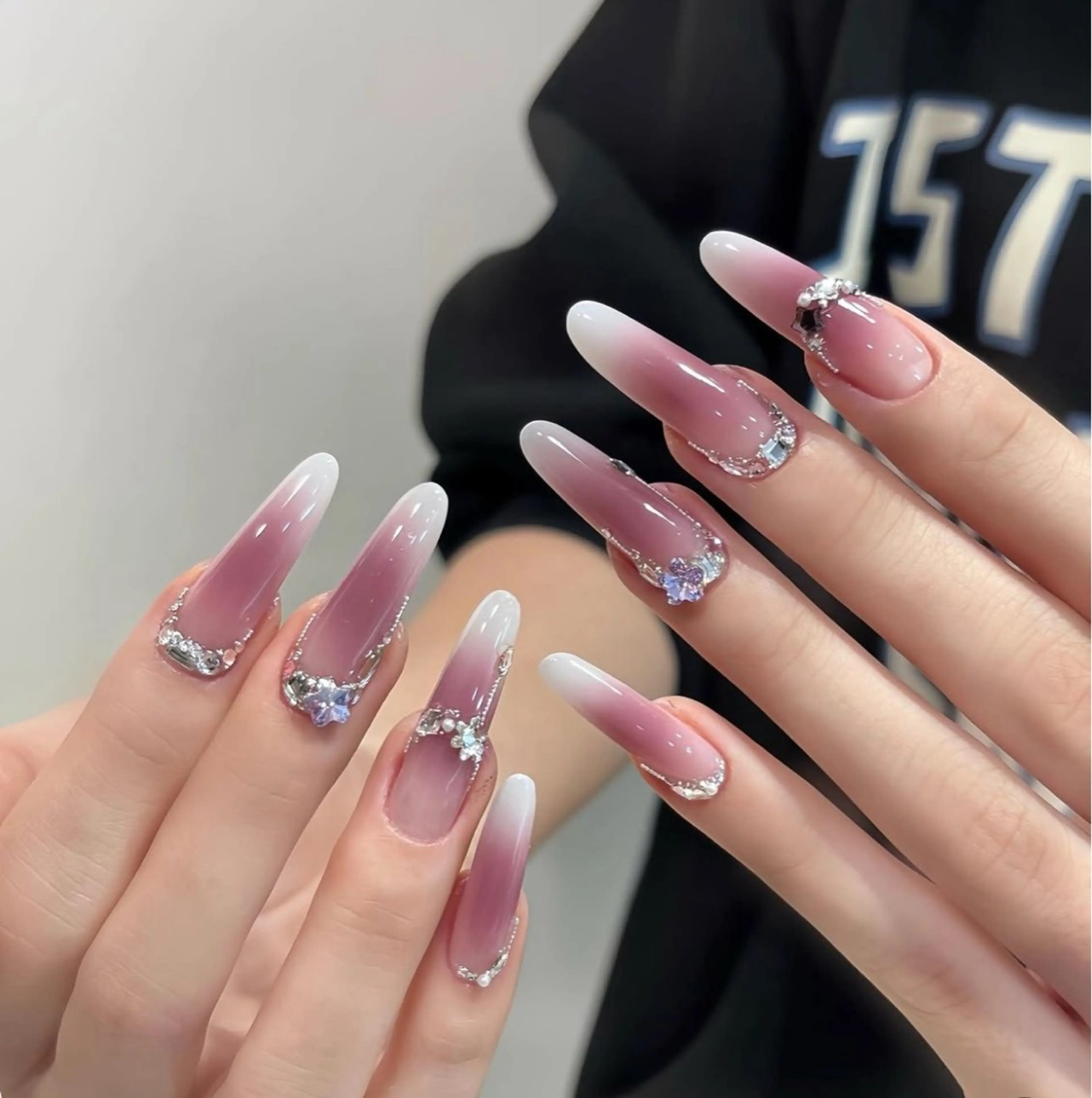 ネイル アートネイル チークネイル 氷ネイル・うるうるネイル 韓国ネイル マグネットネイル ハンドネイル NAILS168 新大久保店のネイルデザイン