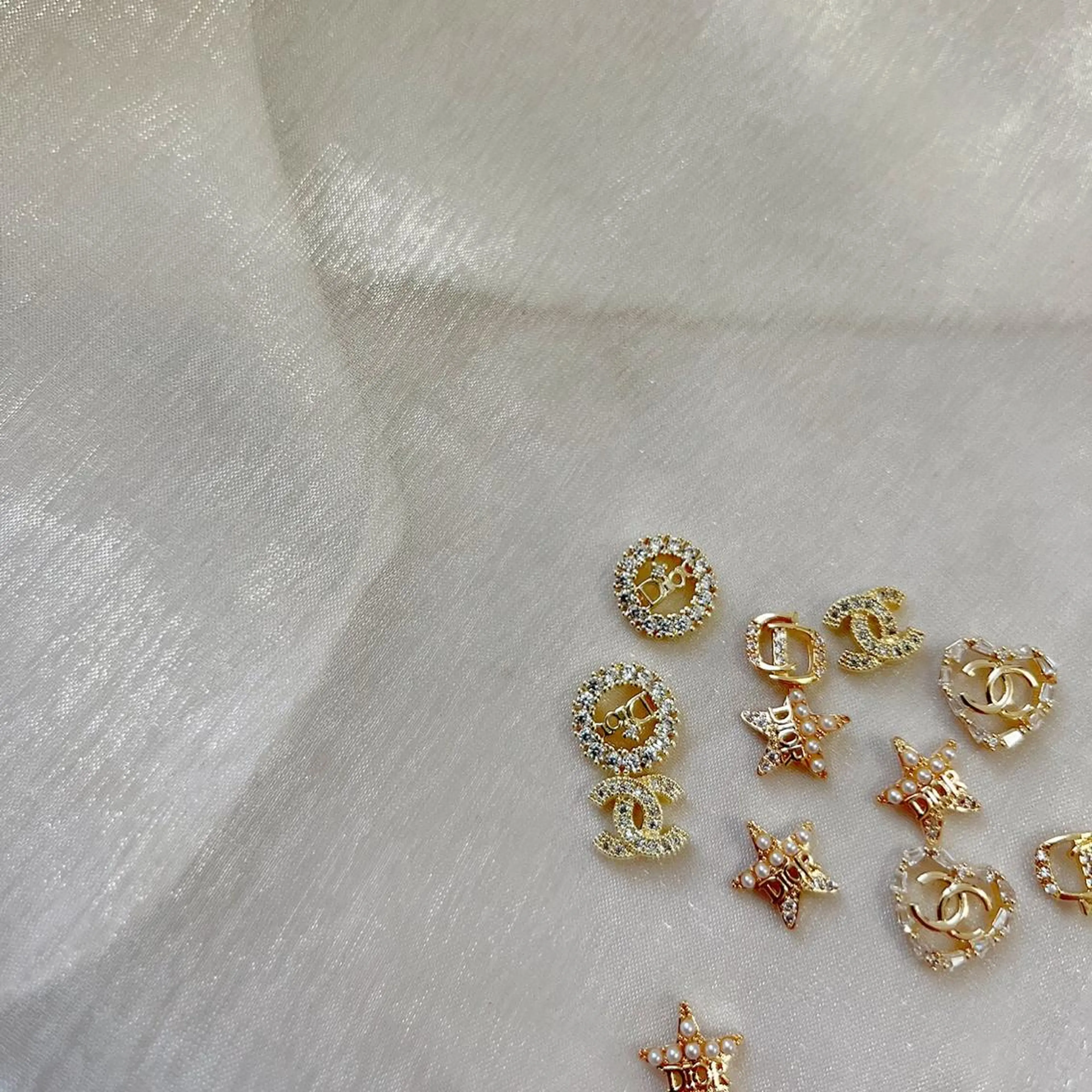 ネイル オーロラネイル ブラウン カジュアル フットネイル フレンチネイル ハンドネイル _Defi_ by Kaoriのネイルデザイン