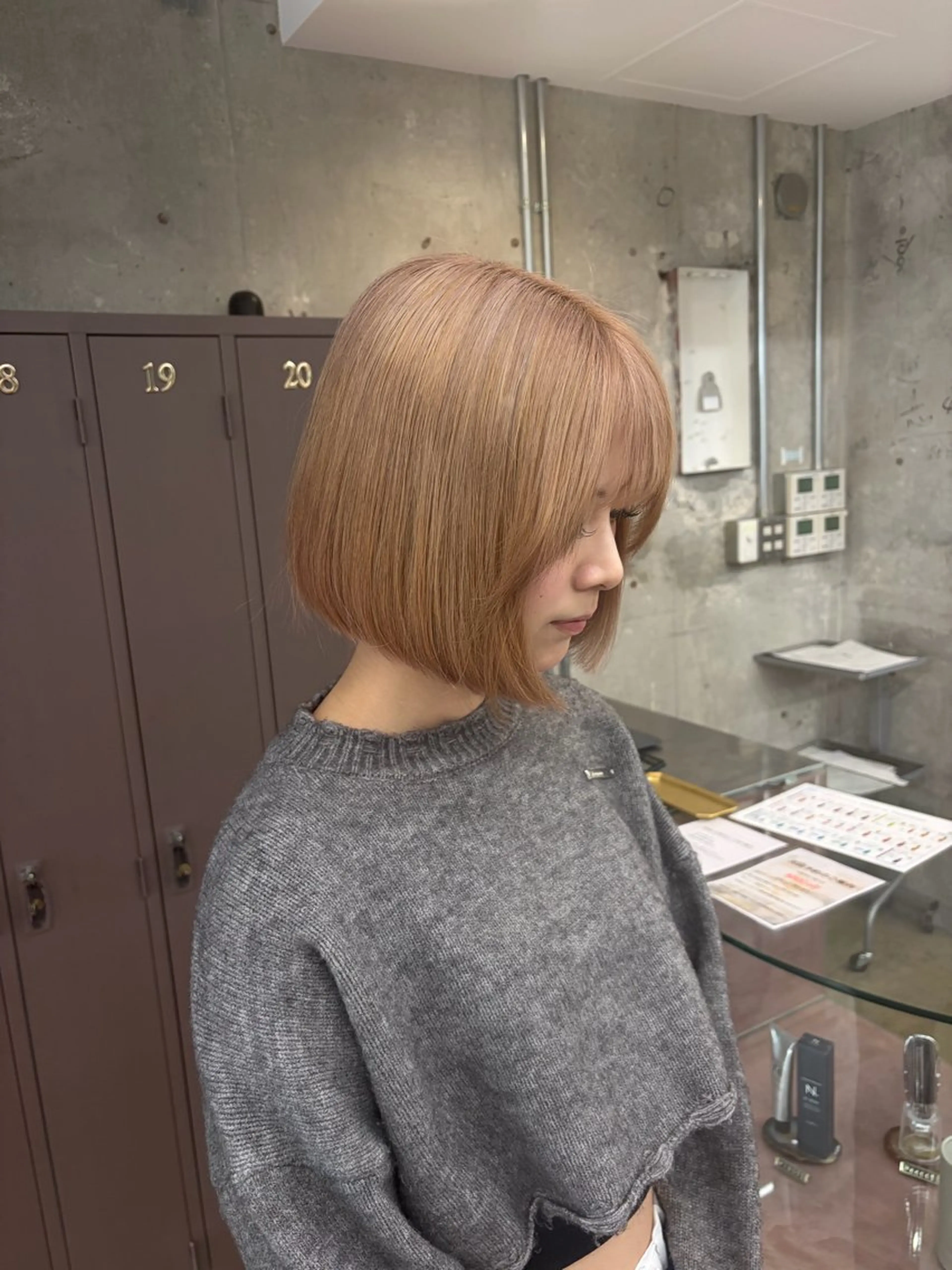 ミディアム ヘアカラー 鈴木瑛里／ブロンド ベージュ／男女のヘアスタイル