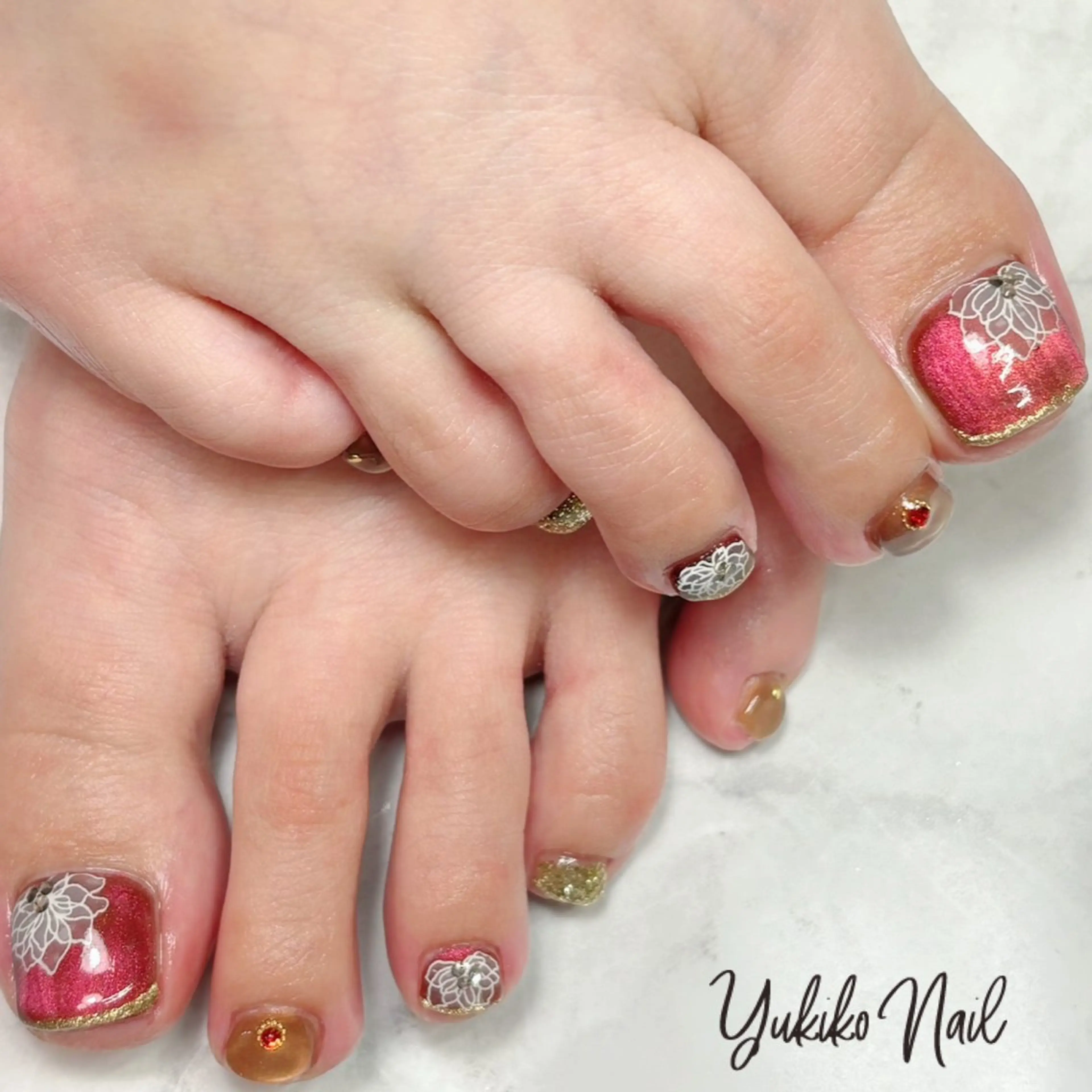 ネイル アートネイル フラワーネイル フットネイル マグネットネイル 赤色 フットネイル ユキコ ネイルのネイルデザイン