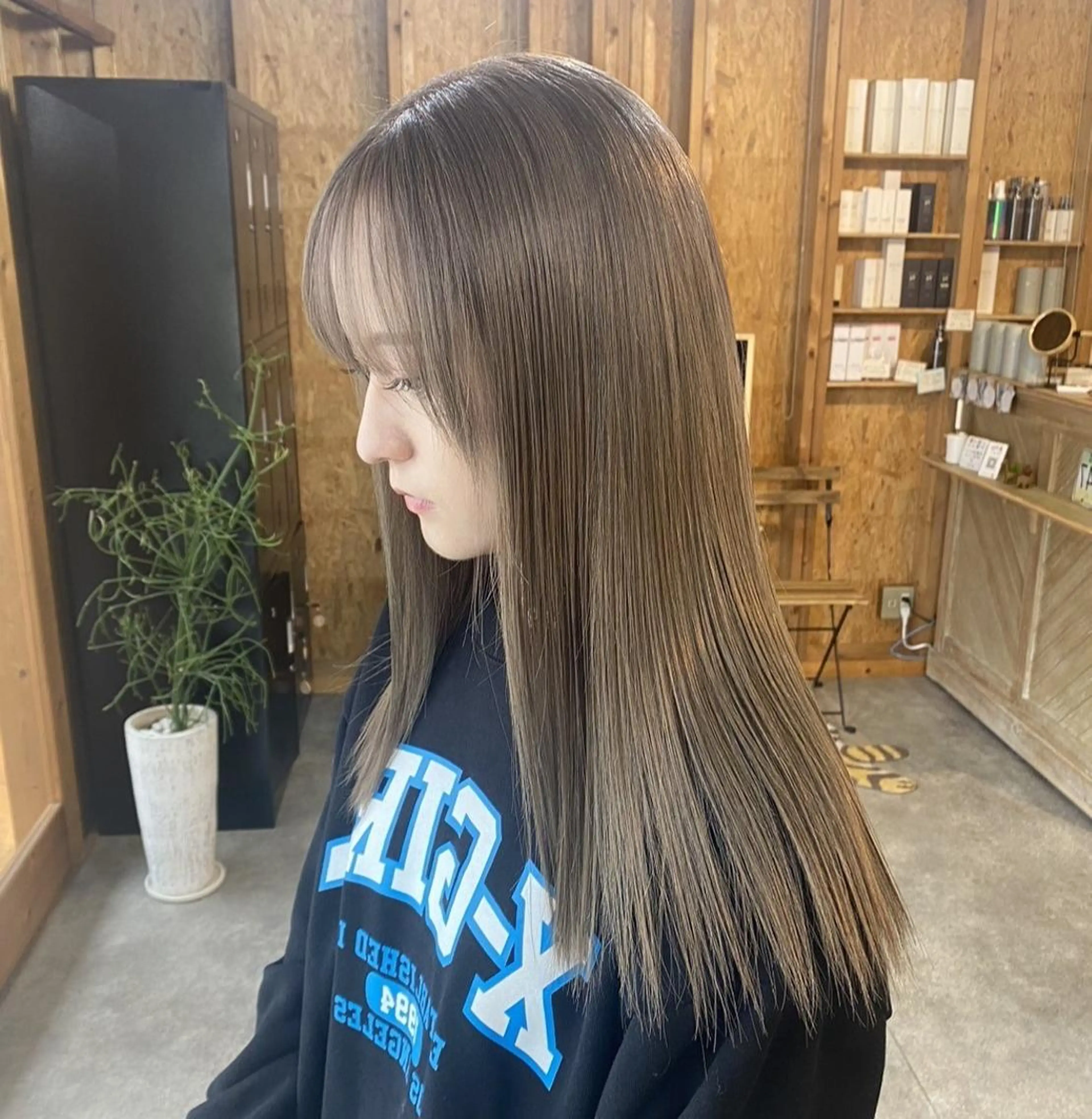 セミロング ヘアカラー 透けるミルクティー ☕赤味ゼロ★はる吉のヘアスタイル