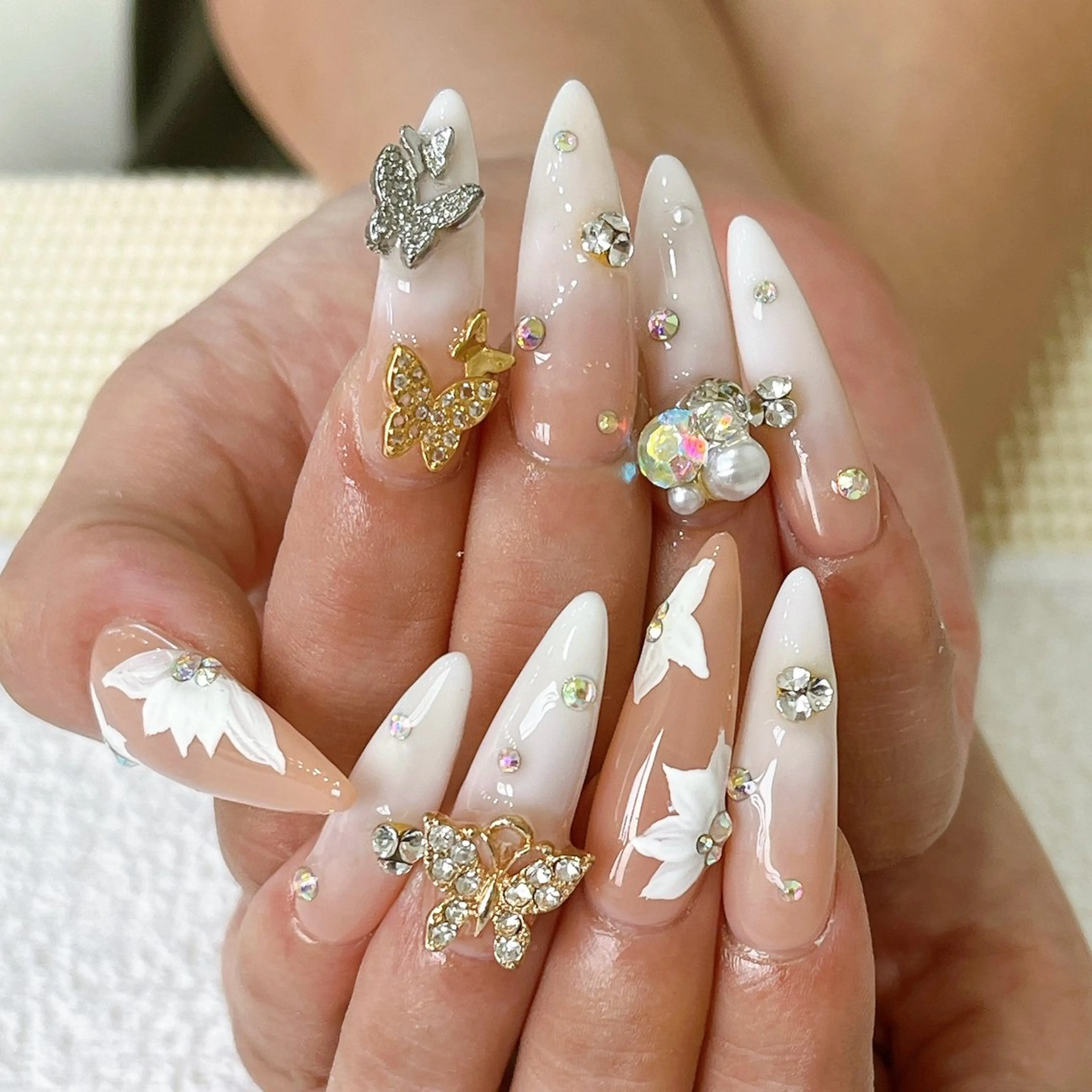 ネイル 長さ出し ストーンネイル Ellenail名古屋所属・伊藤 愛のネイルデザイン