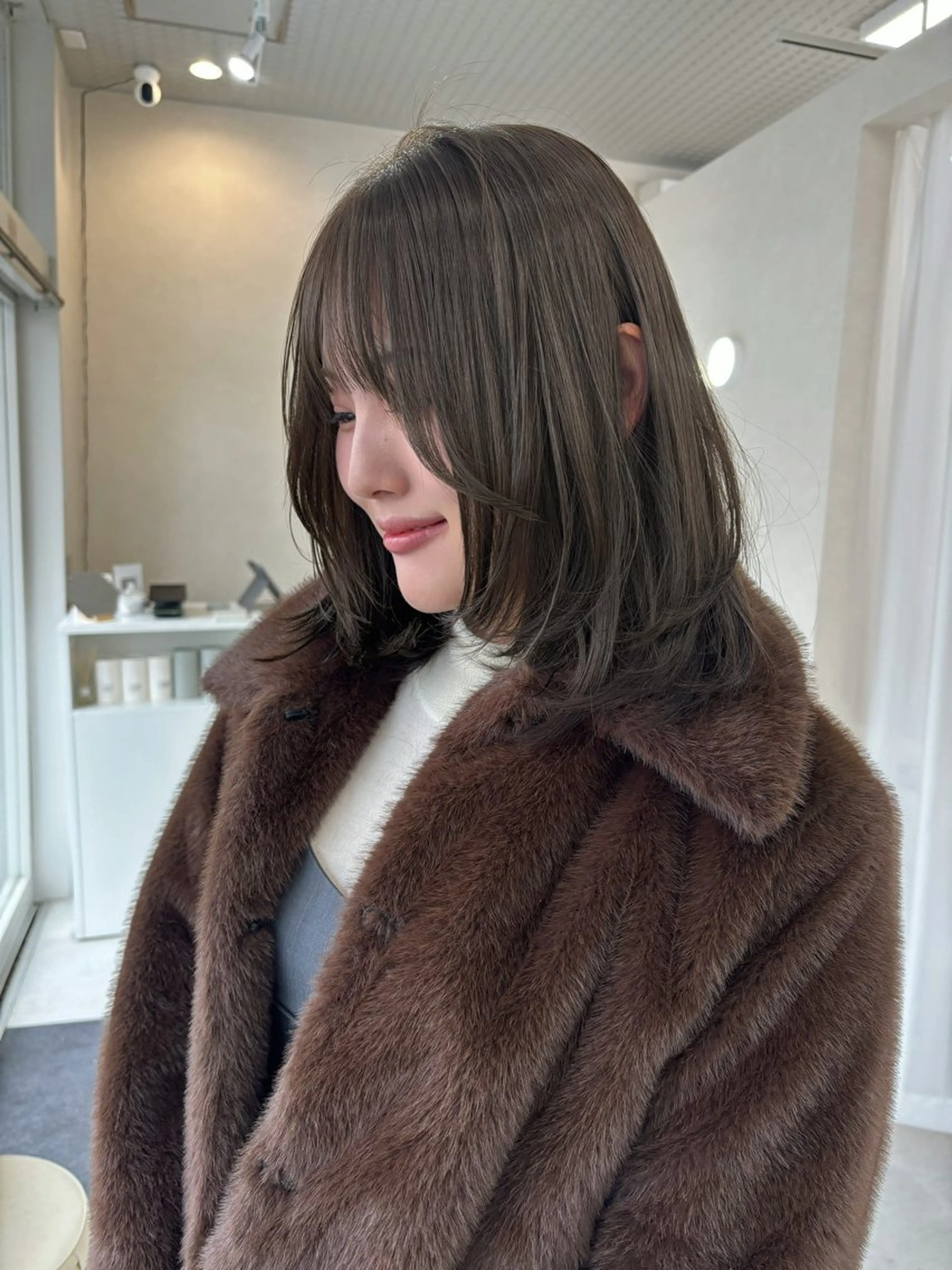 ミディアム カラー レイヤーカット mir MIYUのヘアスタイル