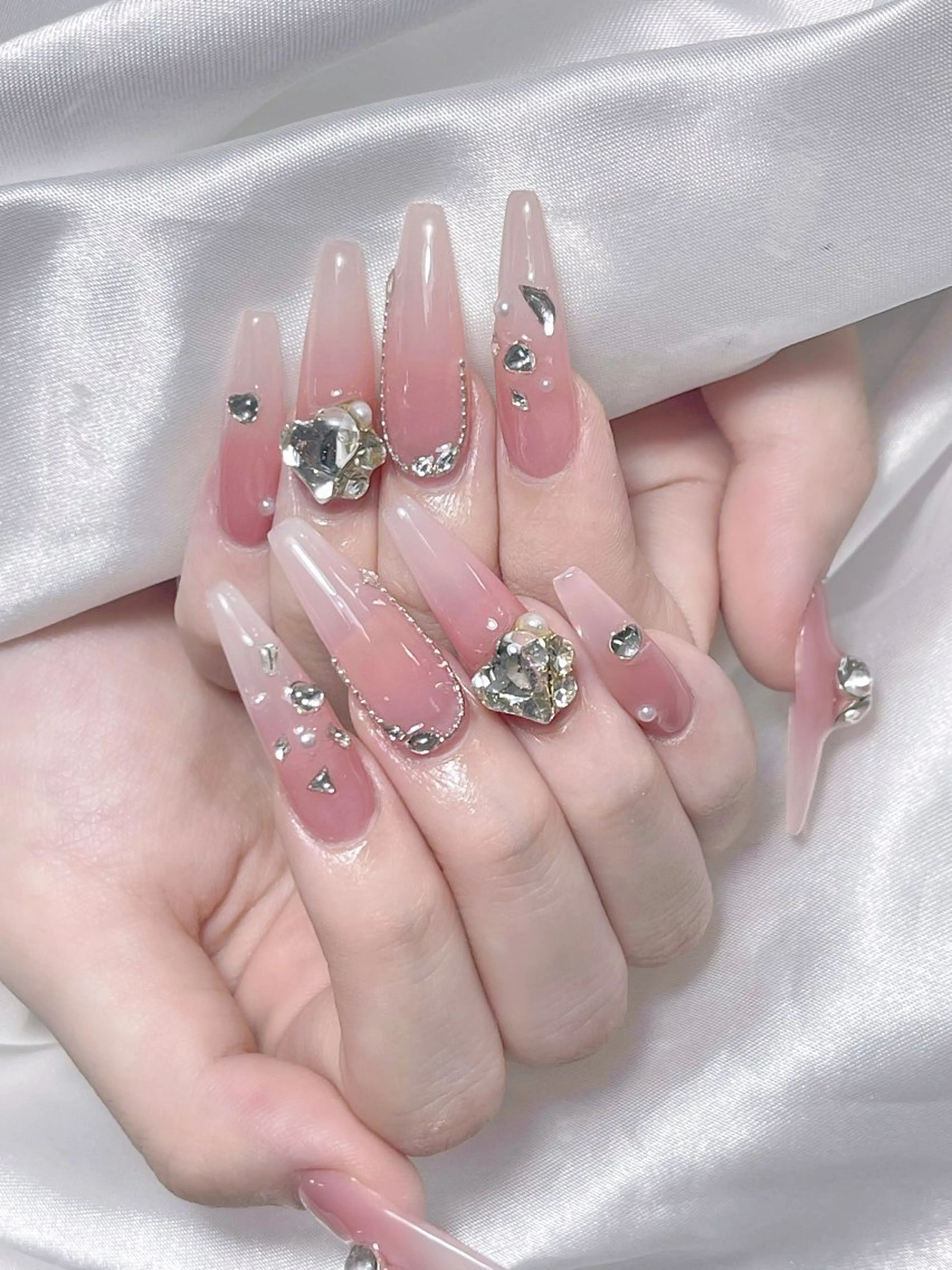 ネイル LEELA NAIL STUDIO所属・LEELA NAIL STUDIOのネイルデザイン