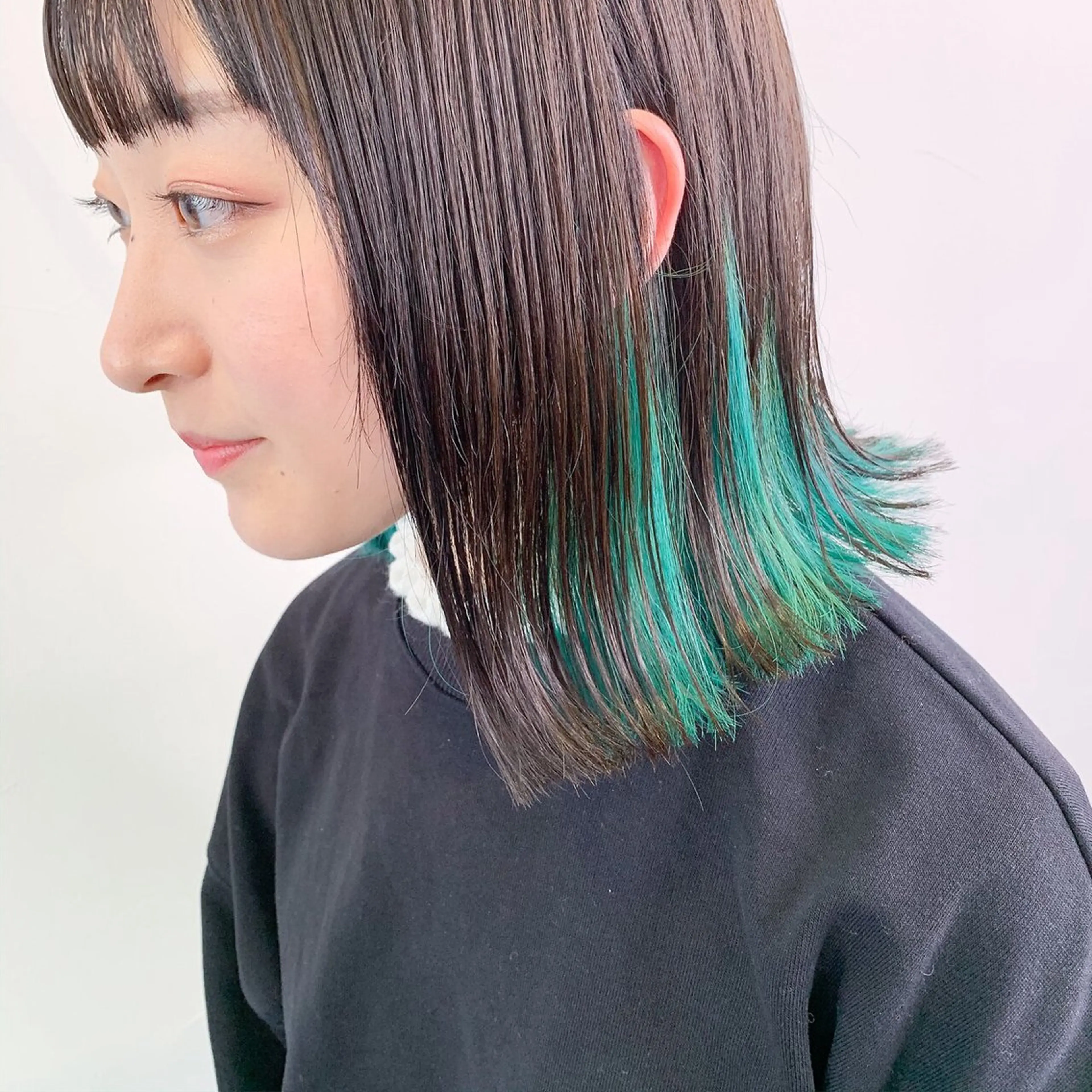 ミディアム カラー 坂柳 朱音のヘアスタイル