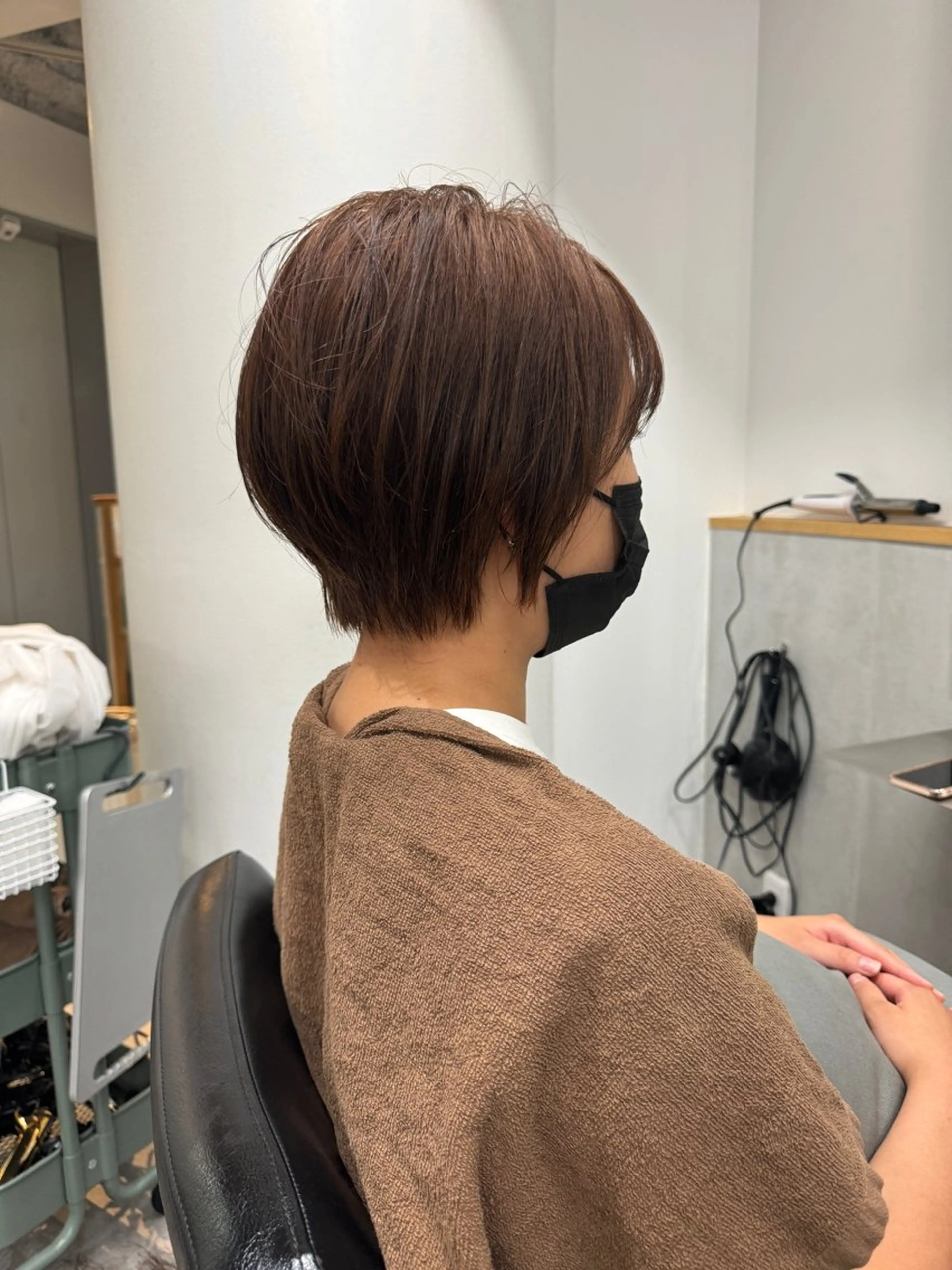 ショート カラー 切りっぱなしボブ レイヤー/縮毛矯正のヘアスタイル