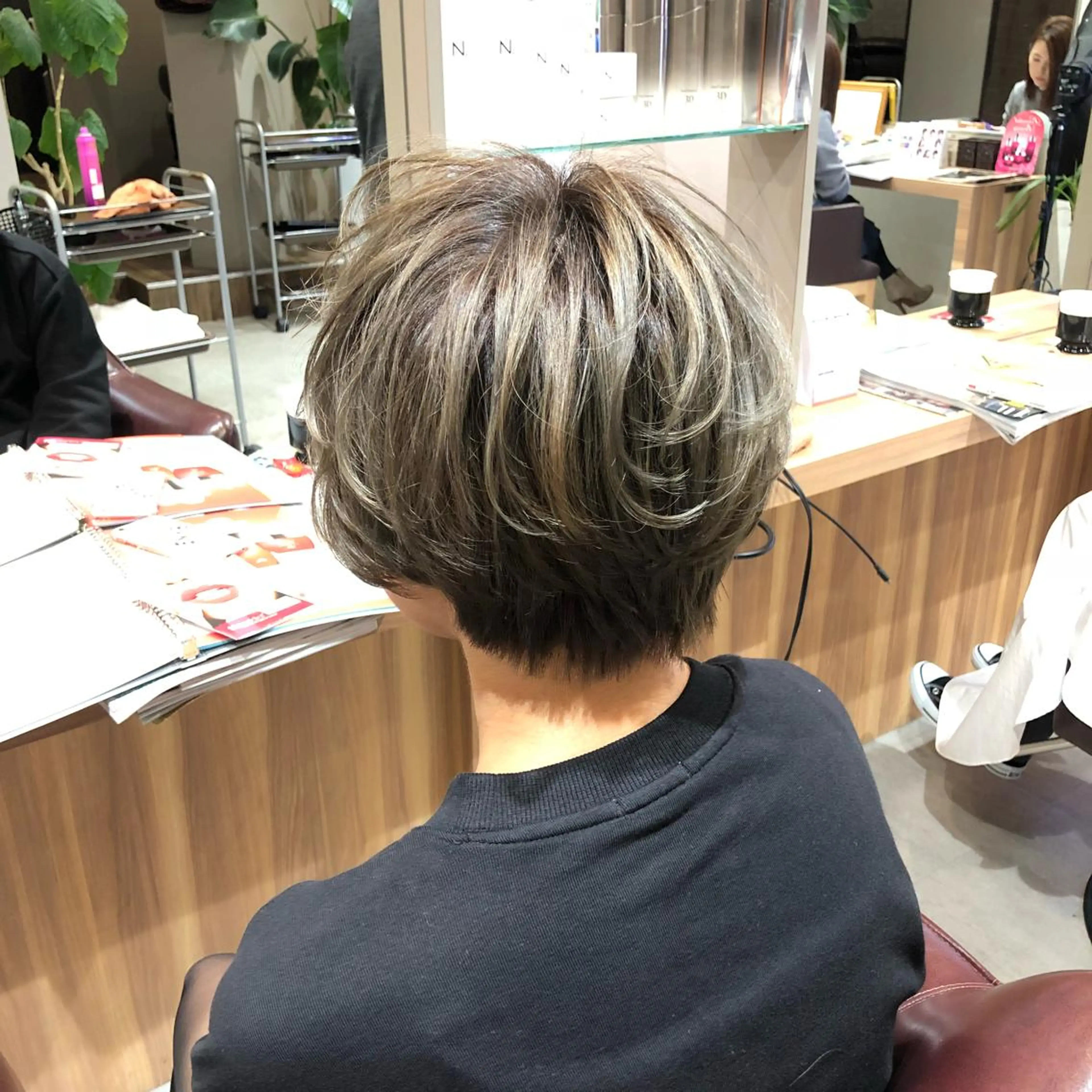 ショート ハイライト カット ヘアカラー トリートメント 城領 直輝のヘアスタイル