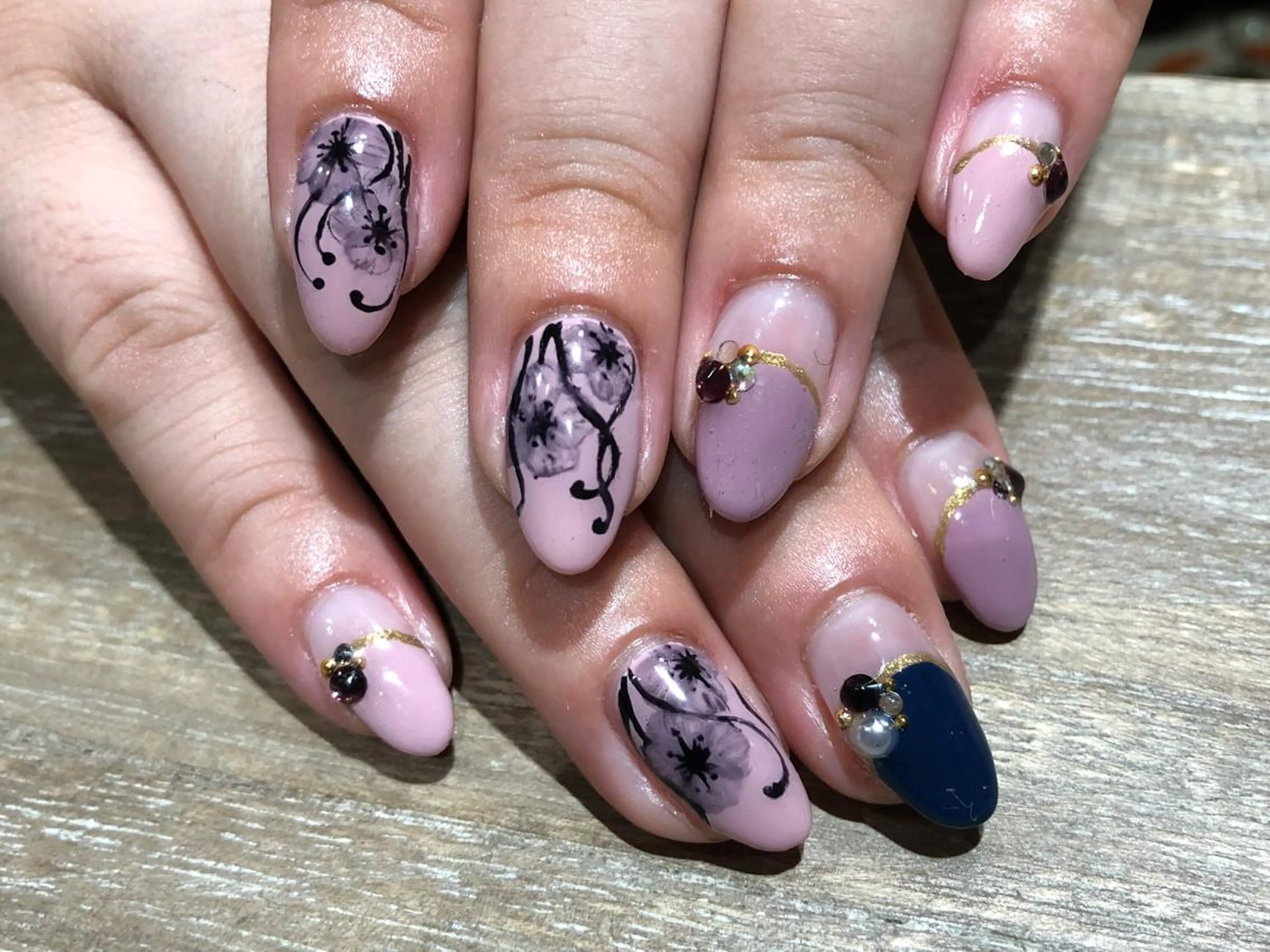 ネイル ハンドネイル Nest 三田のマツエク・マツパデザイン