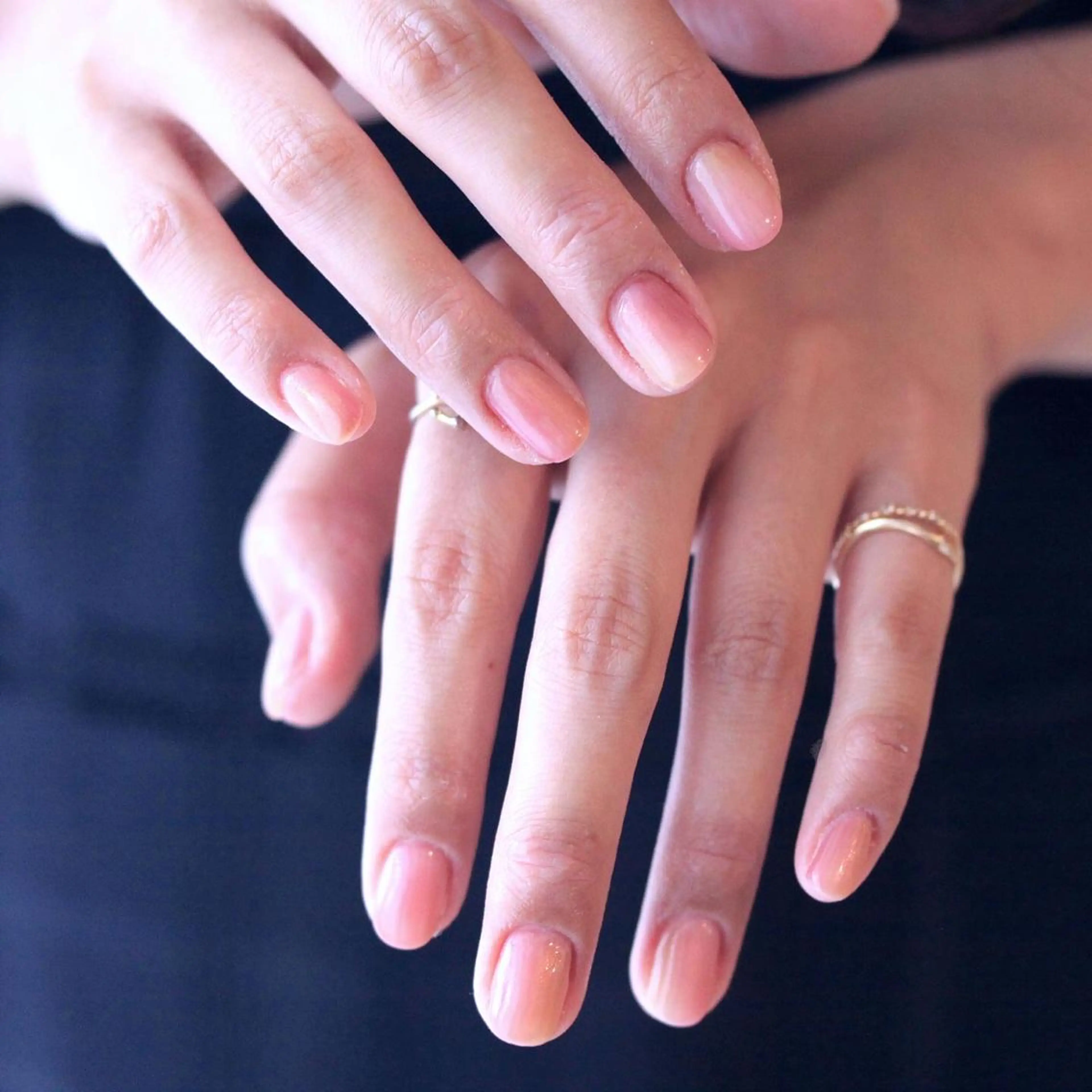 ネイル 氷ネイル・うるうるネイル ニュアンスネイル オフィスネイル ピンク シンプルネイル ハンドネイル Elio所属・Elio 国泰寺のネイルデザイン