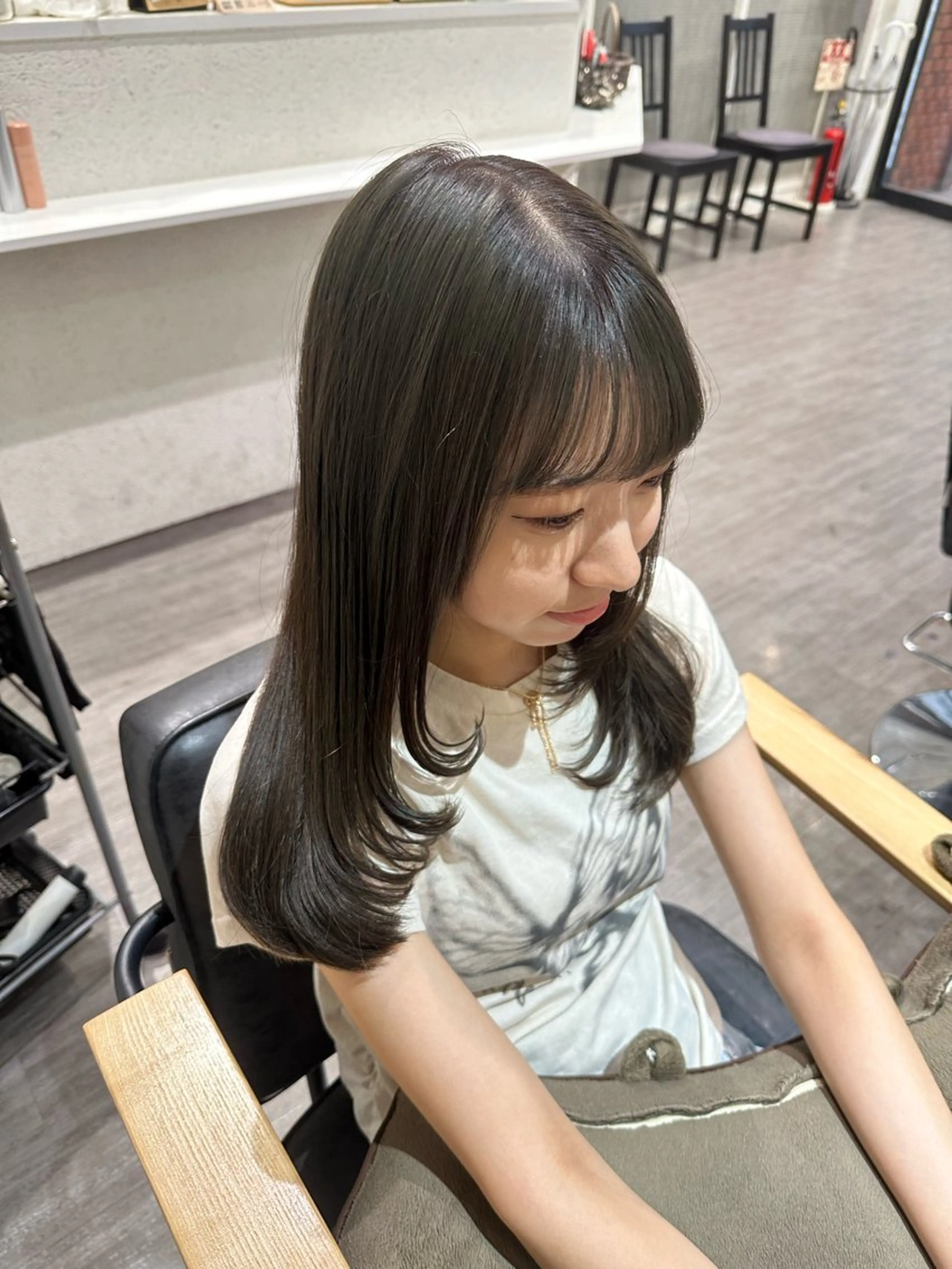 セミロング カラー グレージュ オリーブグレージュ オリーブグレー カット ヘアカラー トリートメント 艶髪レイヤー上田 紗也🇰🇷💗のヘアスタイル