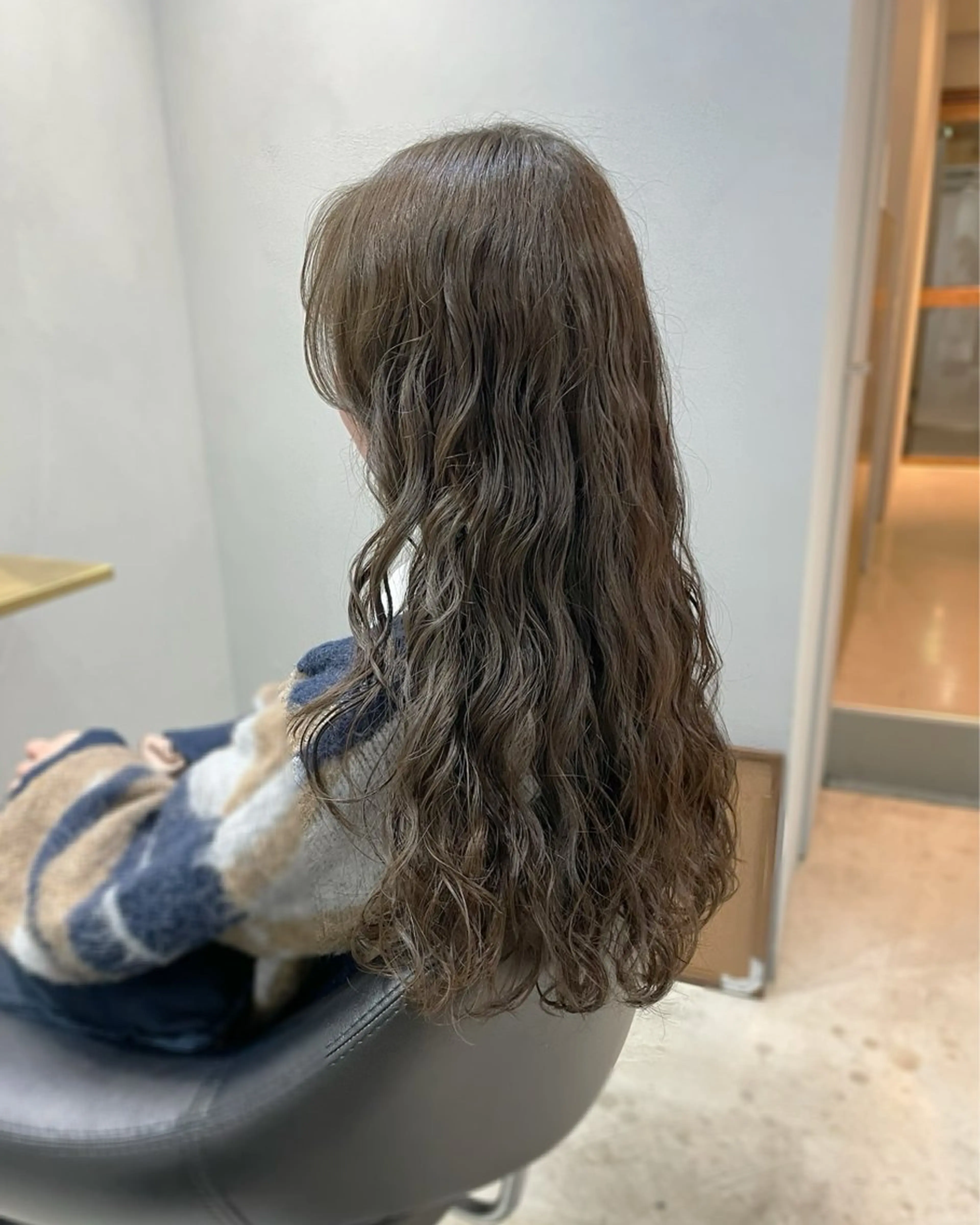 ロング カラー パーマ ベージュカラー オリーブベージュ ロング カット ヘアカラー パーマ トリートメント 【表参道】Ruri デジタルパーマのヘアスタイル