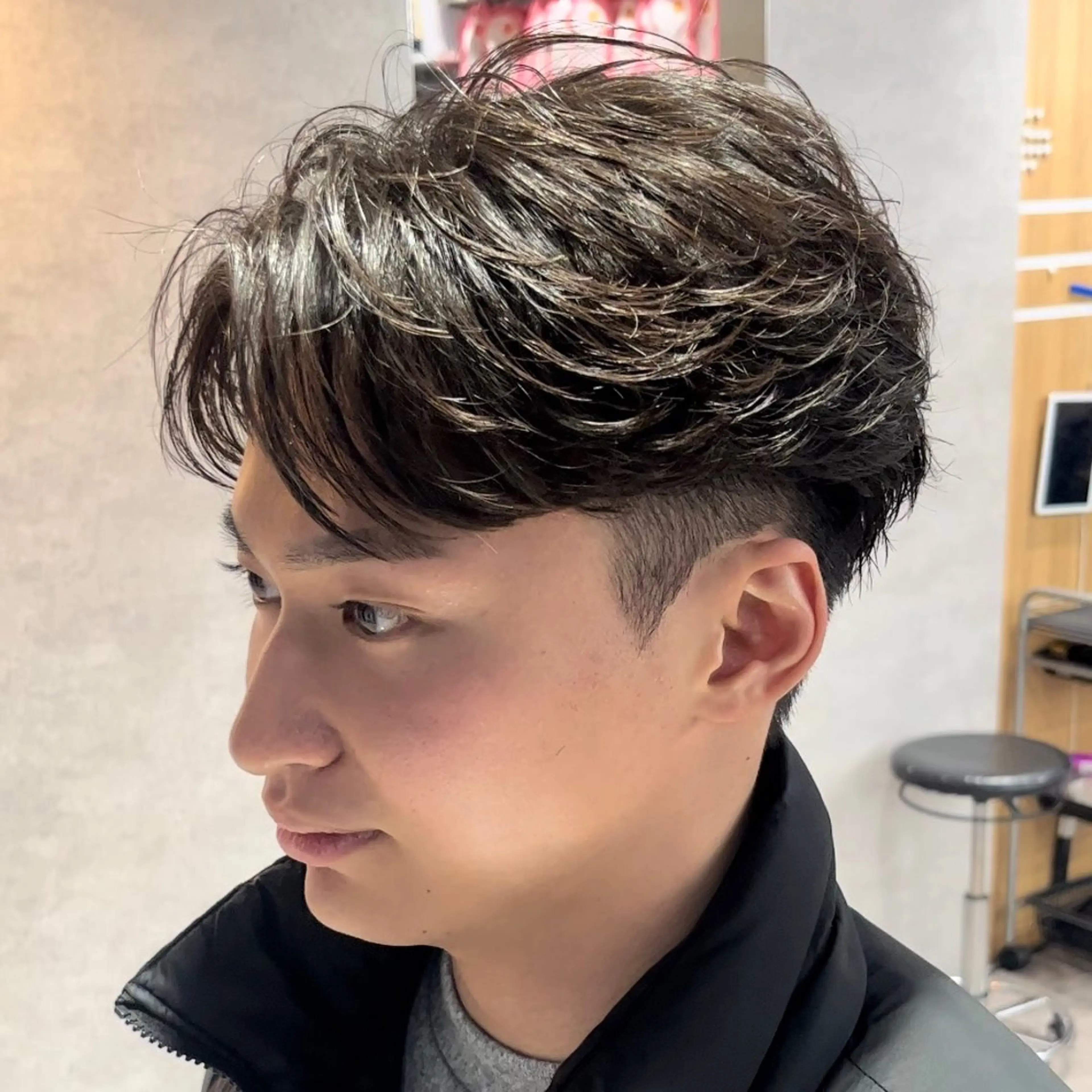 ショート カラー パーマ メンズ カット パーマ センターパート マスターかずまのヘアスタイル